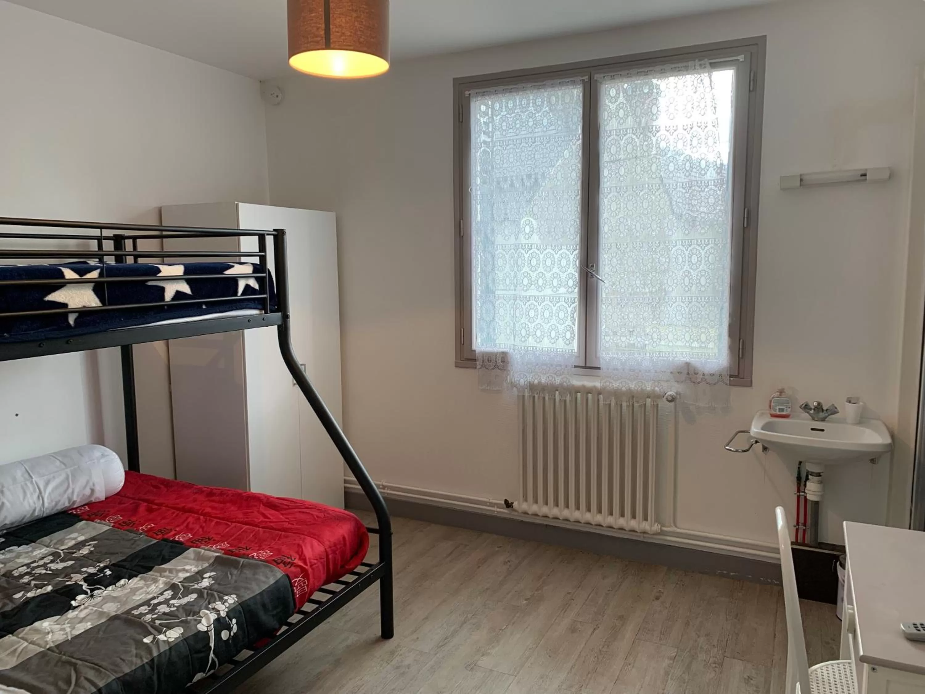 Bunk Bed in HOTEL DU CYGNE DE LA CROIX BLANCHE