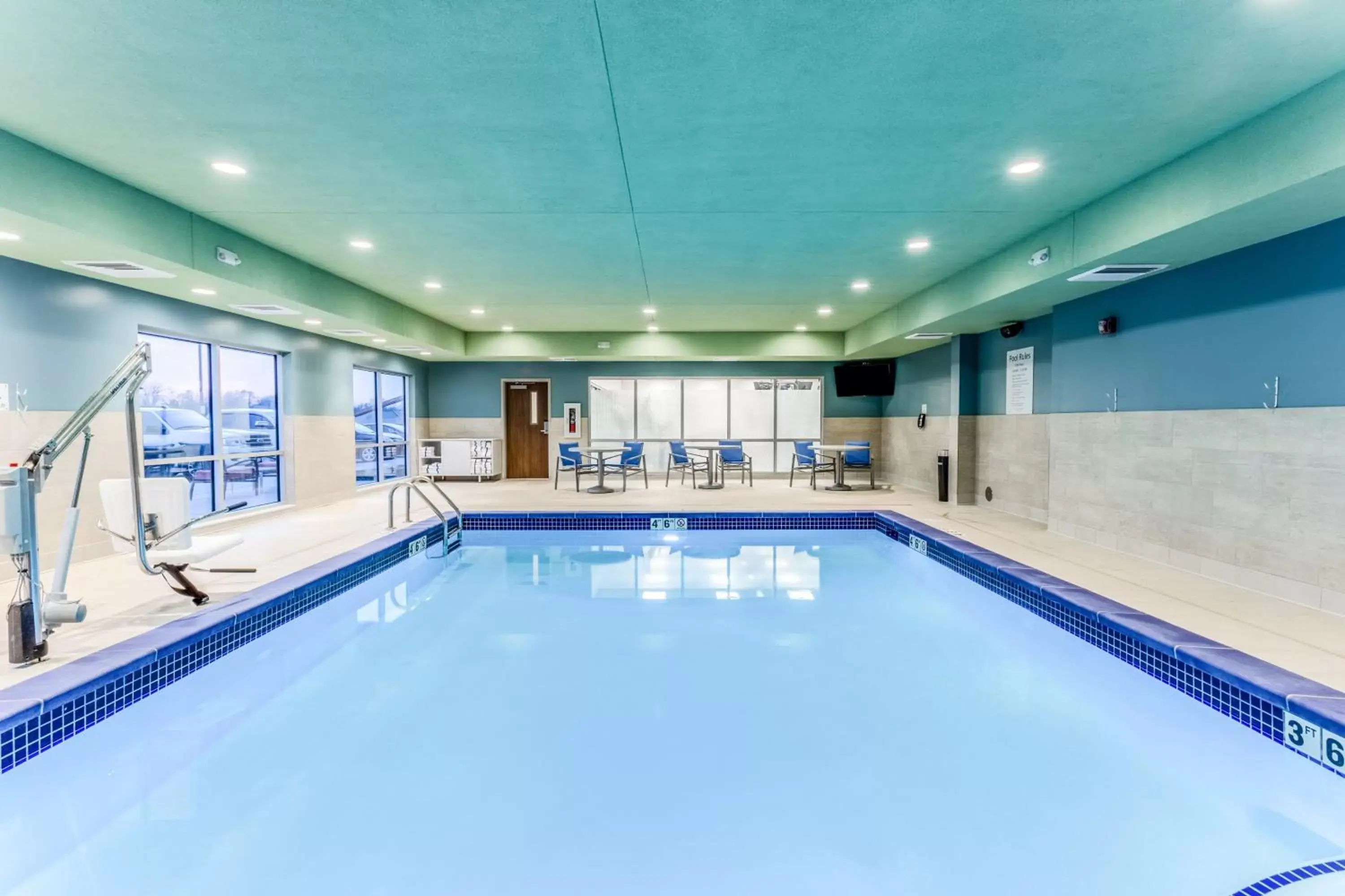 Swimming Pool in Holiday Inn Express & Suites - Springfield North, an IHG Hotel