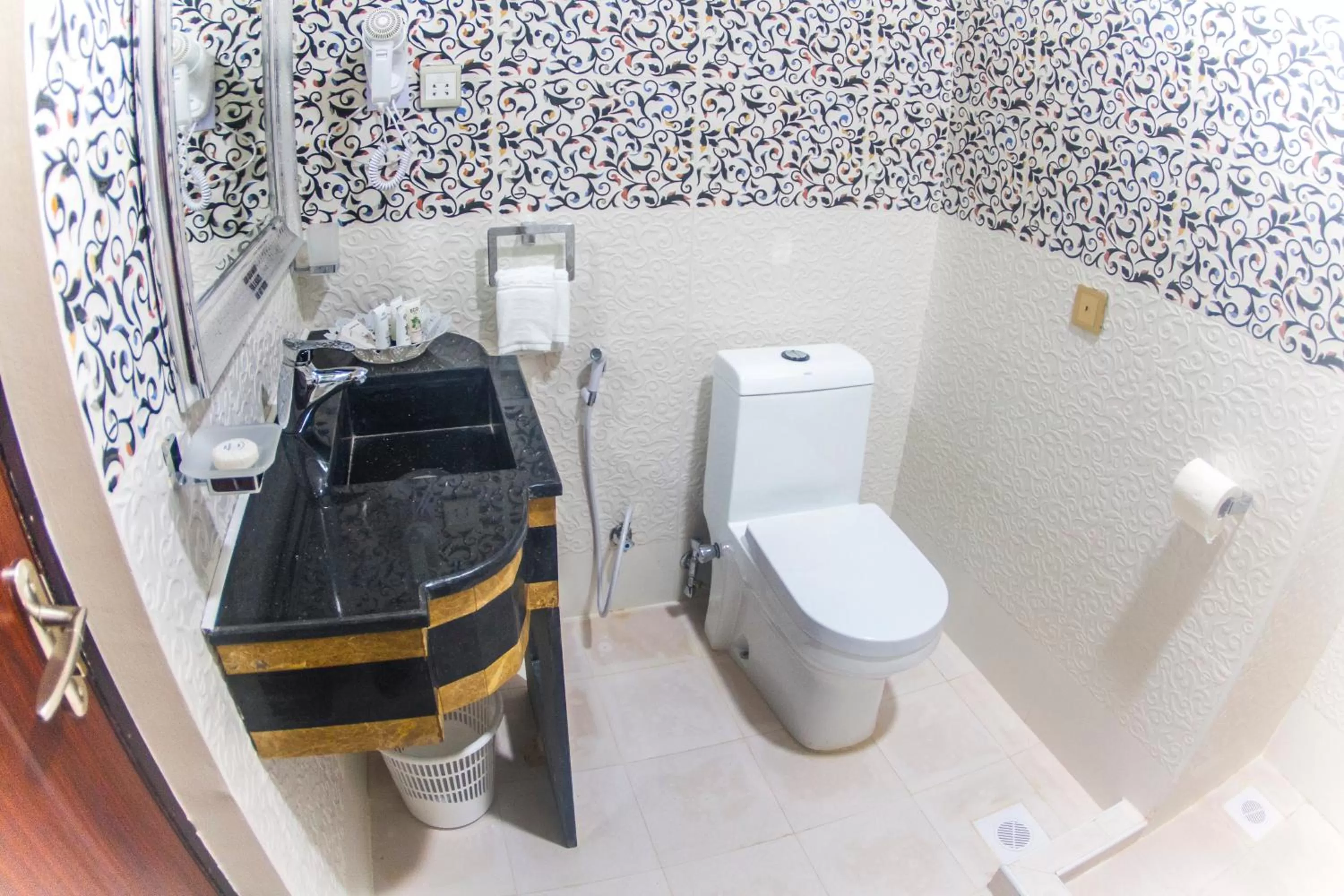 Toilet in Madinat Al Bahr Business & Spa Hotel