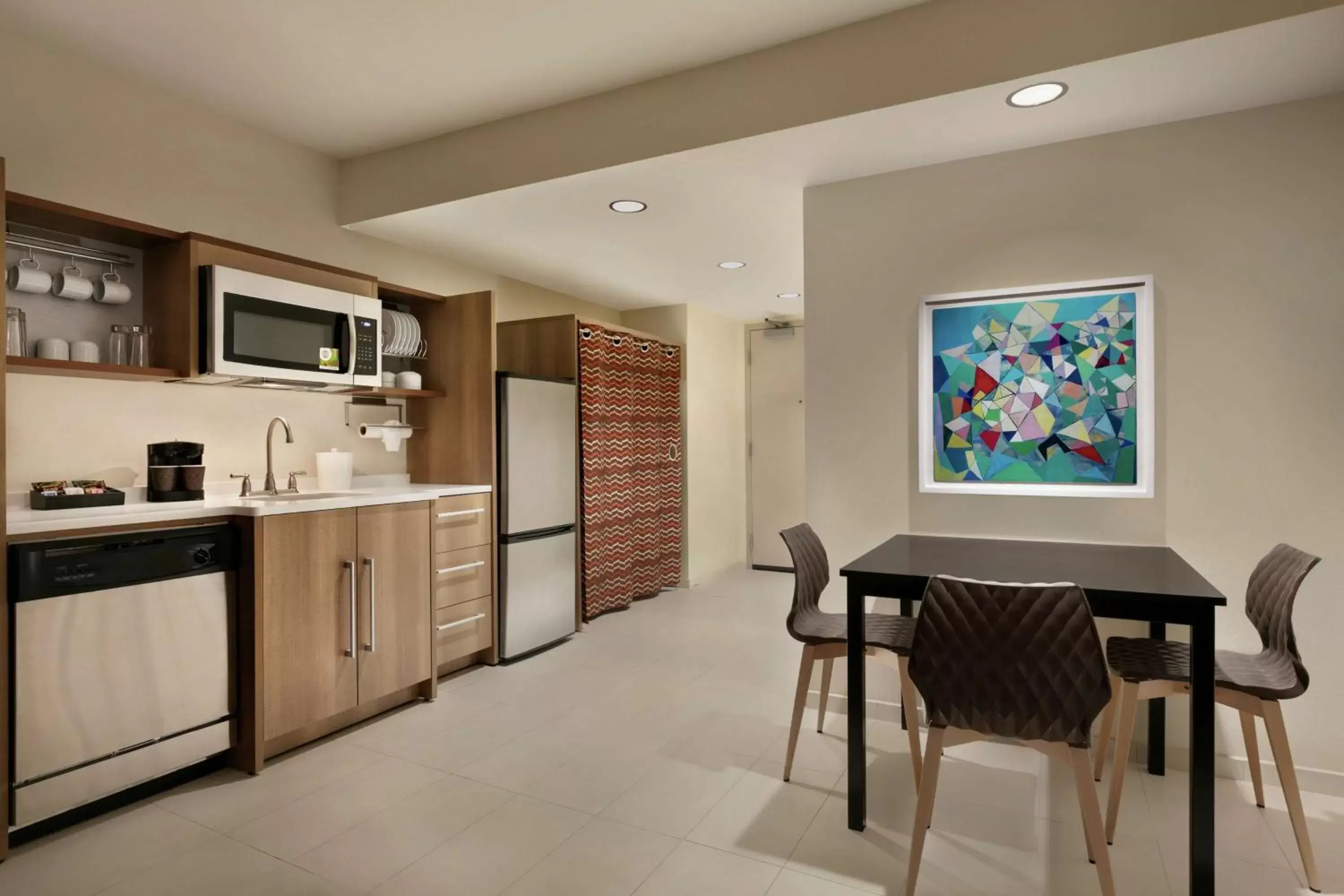 Kitchen or kitchenette, Kitchen/Kitchenette in Home2 Suites By Hilton Chantilly Dulles Airport