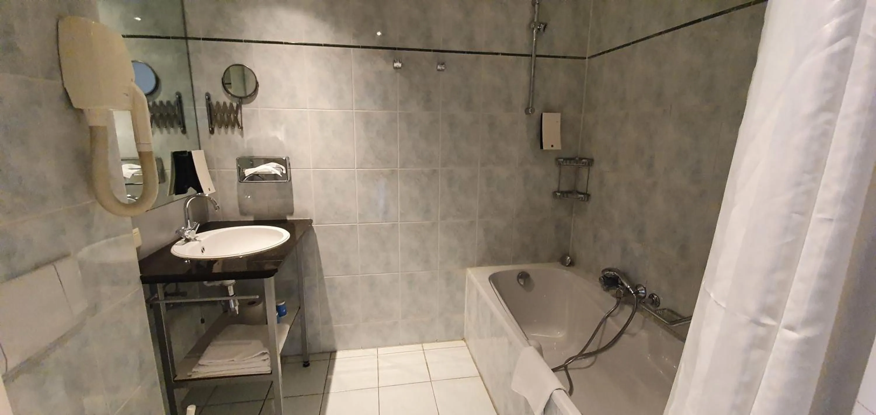 Bathroom in Fletcher Stadshotel Den Haag