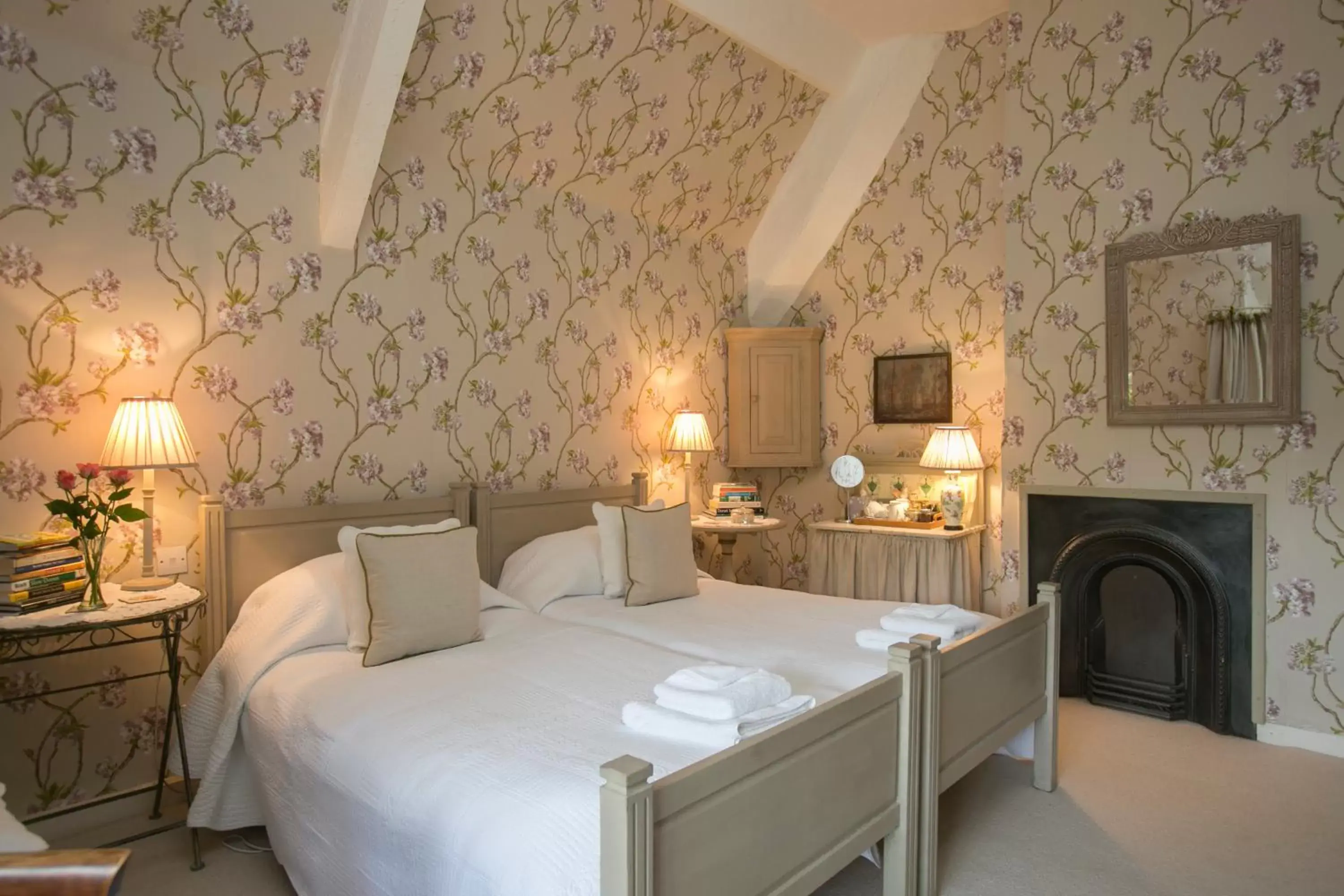 Bedroom, Bed in Tudor Cottage B&B Frampton