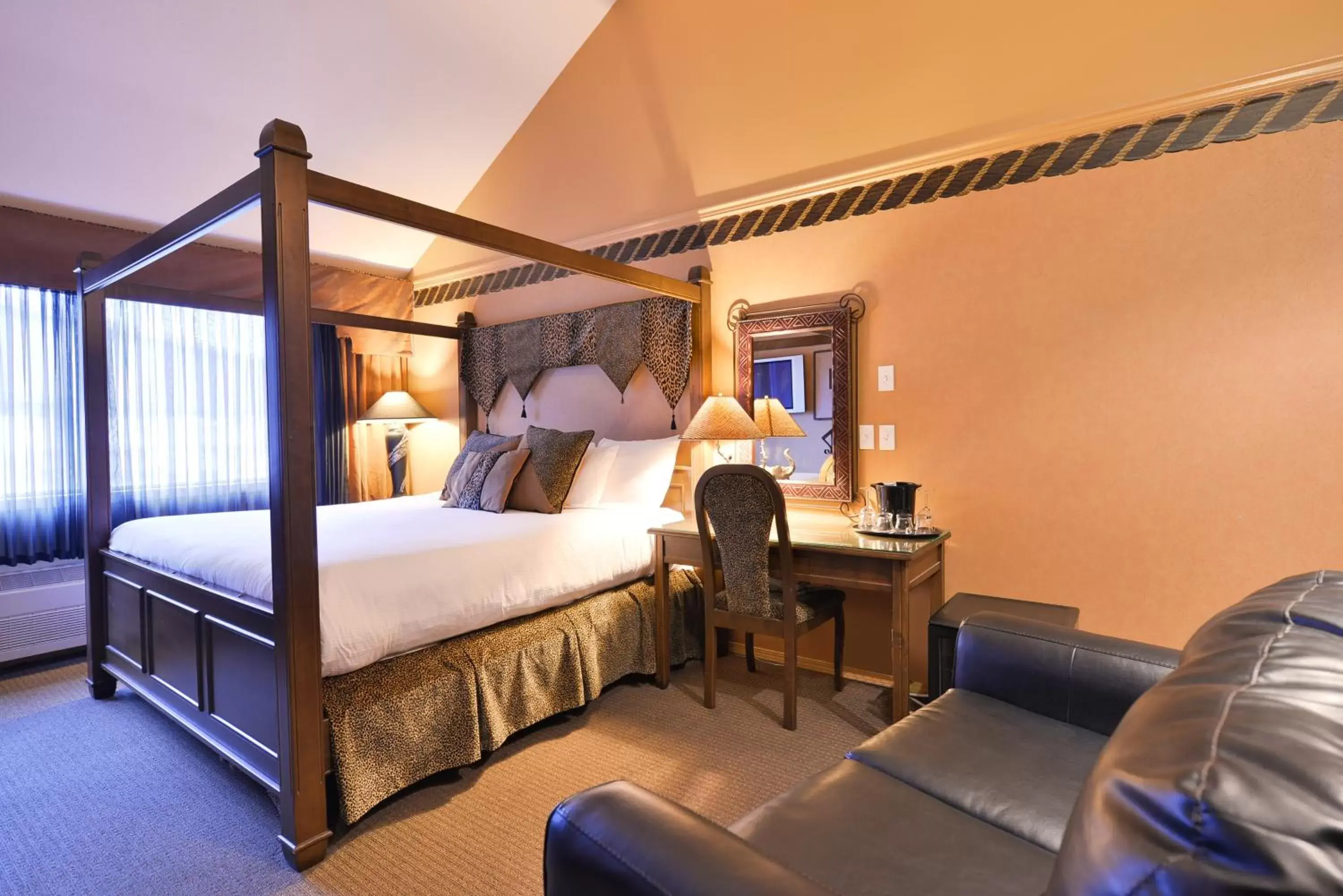 Bed in Prestige Vernon Hotel