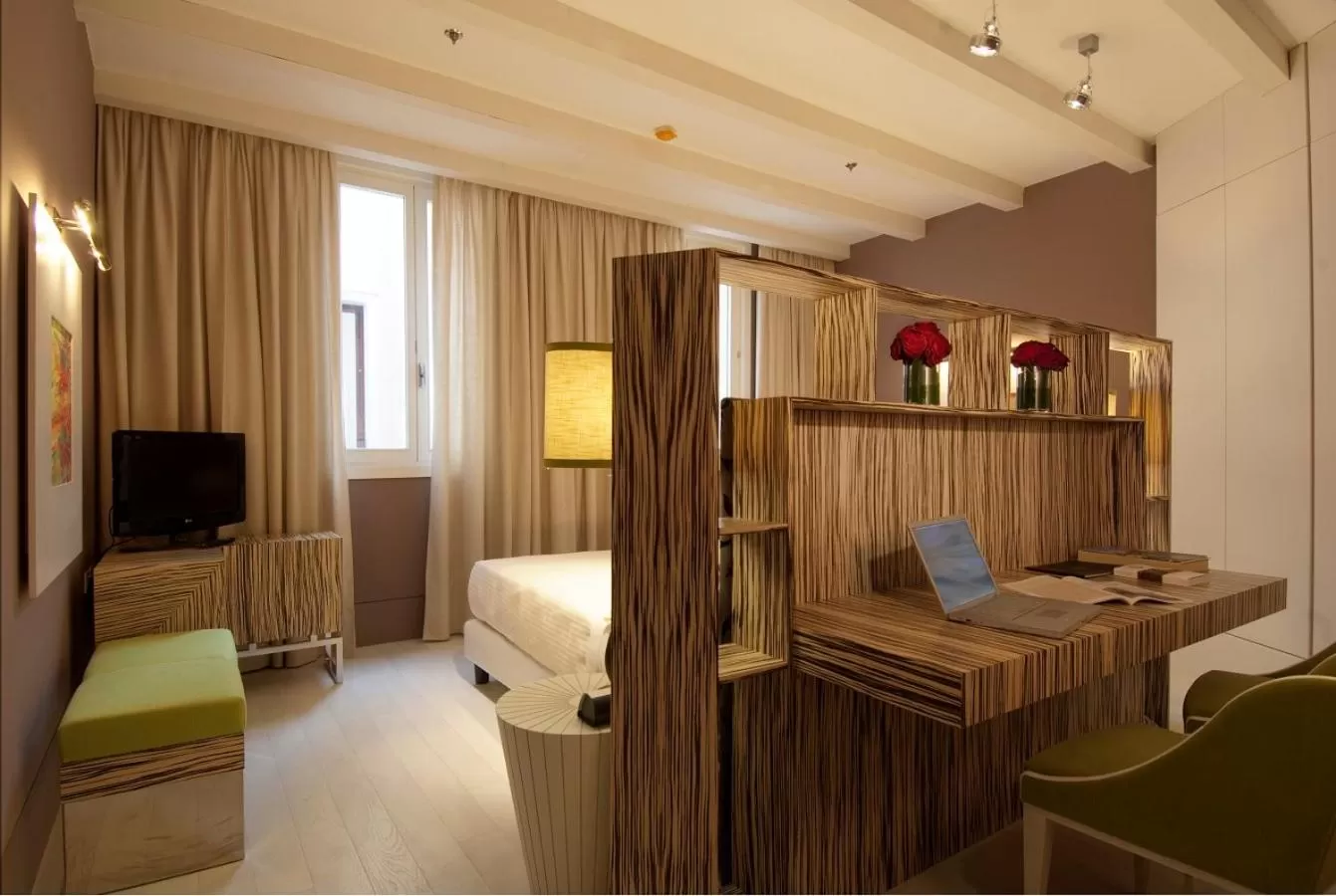 Photo of the whole room, Bed in Sina Centurion Palace