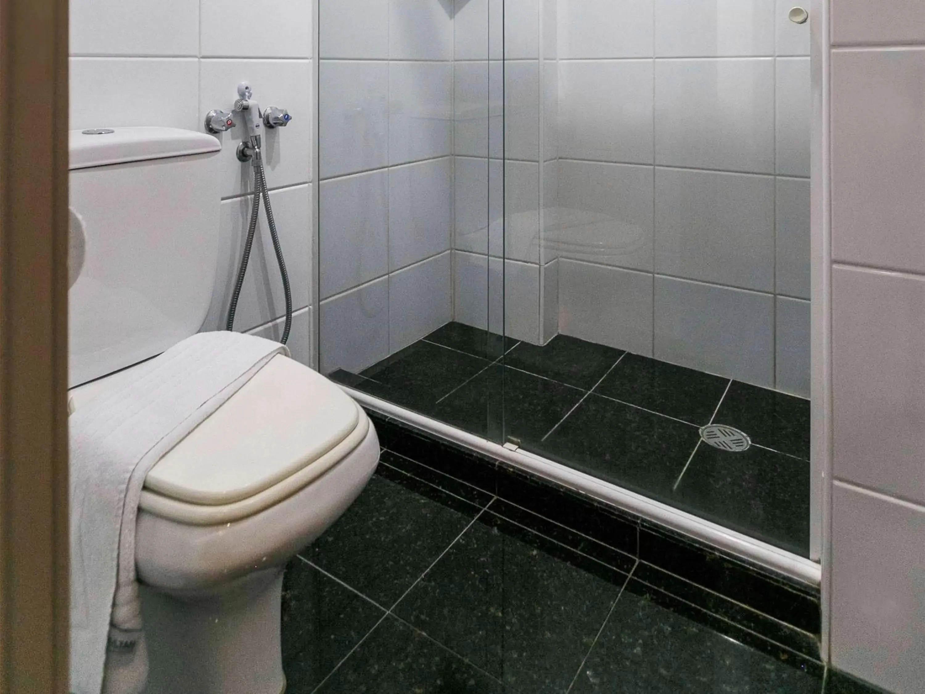 Photo of the whole room, Bathroom in Mercure Curitiba 7 de Setembro