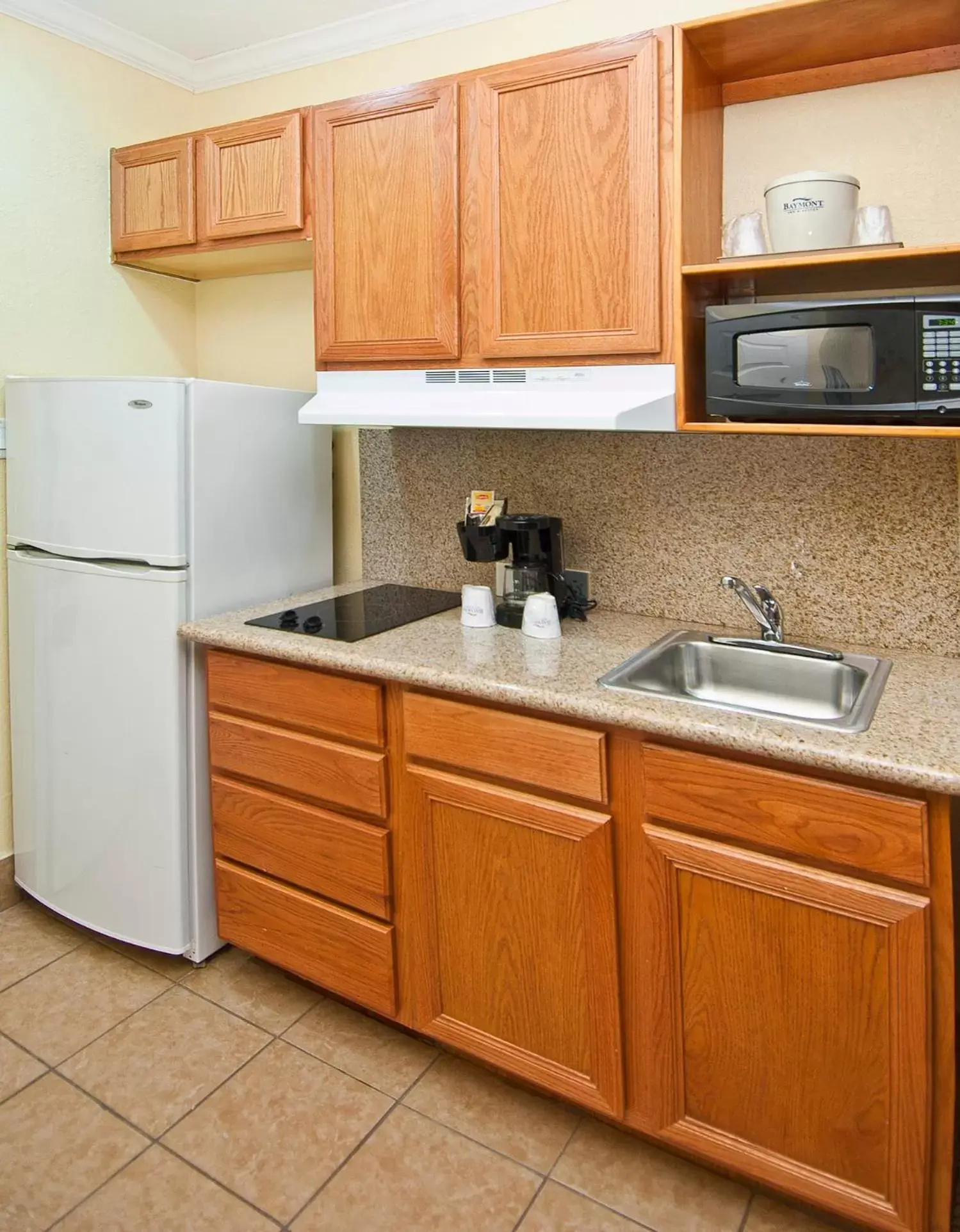 Kitchen or kitchenette, Kitchen/Kitchenette in Extended Stay America Suites - Baytown