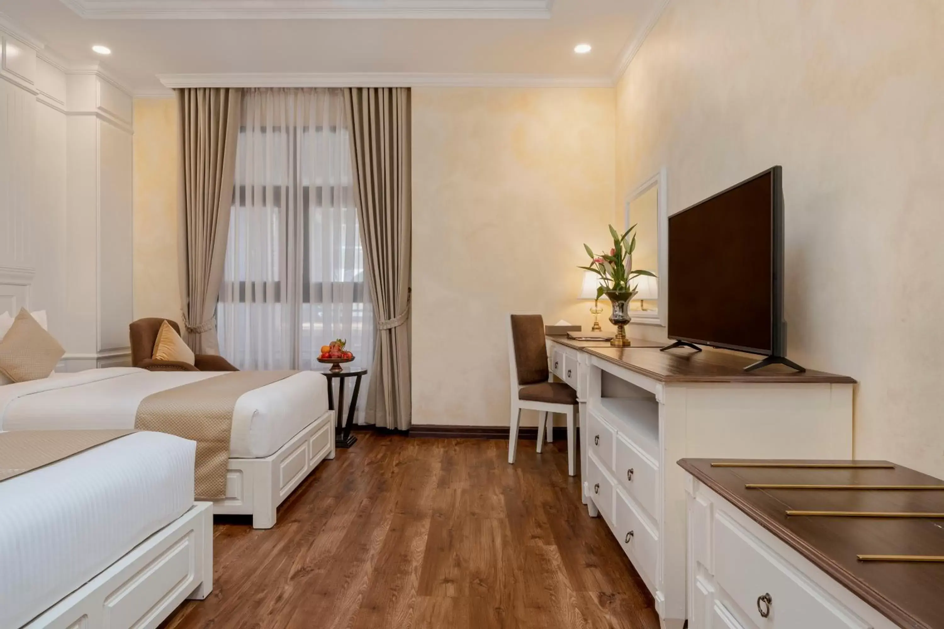 Bed, TV/Entertainment Center in Anik Palace Hotel