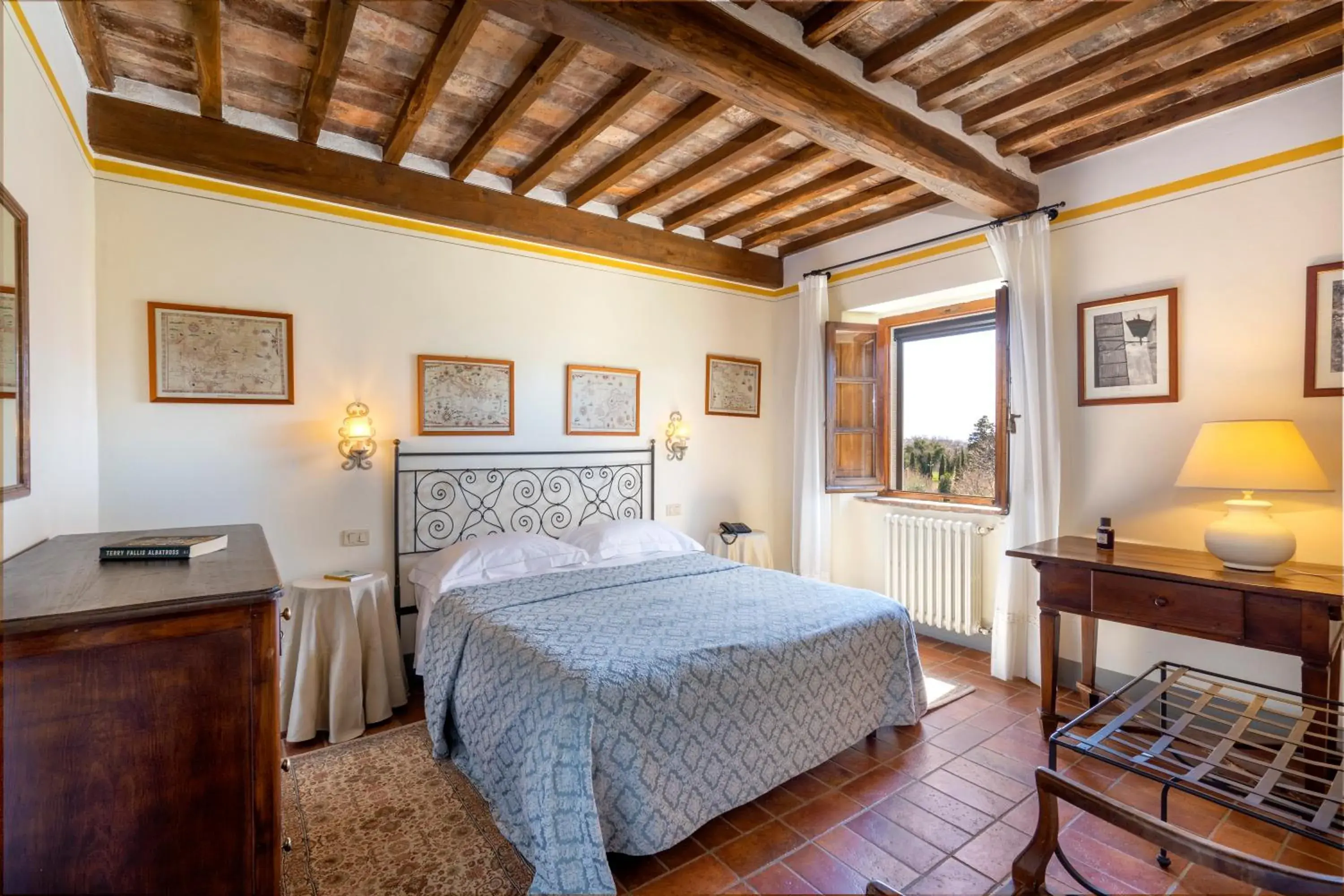 Photo of the whole room, Bed in Relais Borgo San Pietro