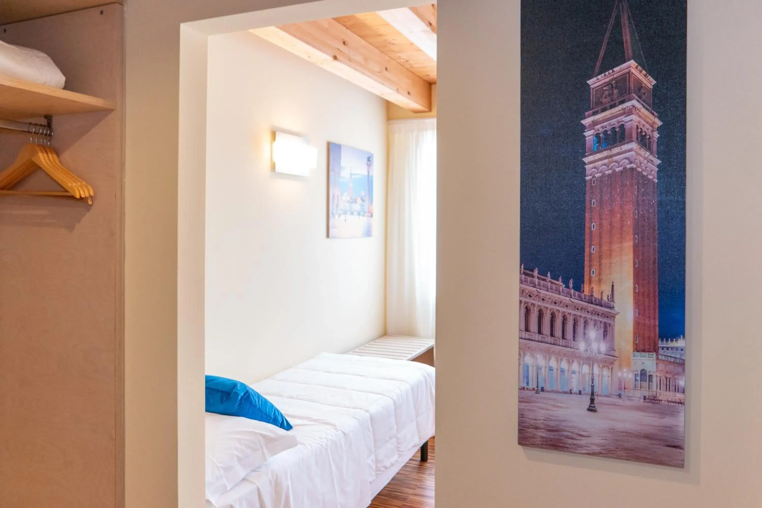 Bedroom, Bed in Hotel Autoespresso Venice