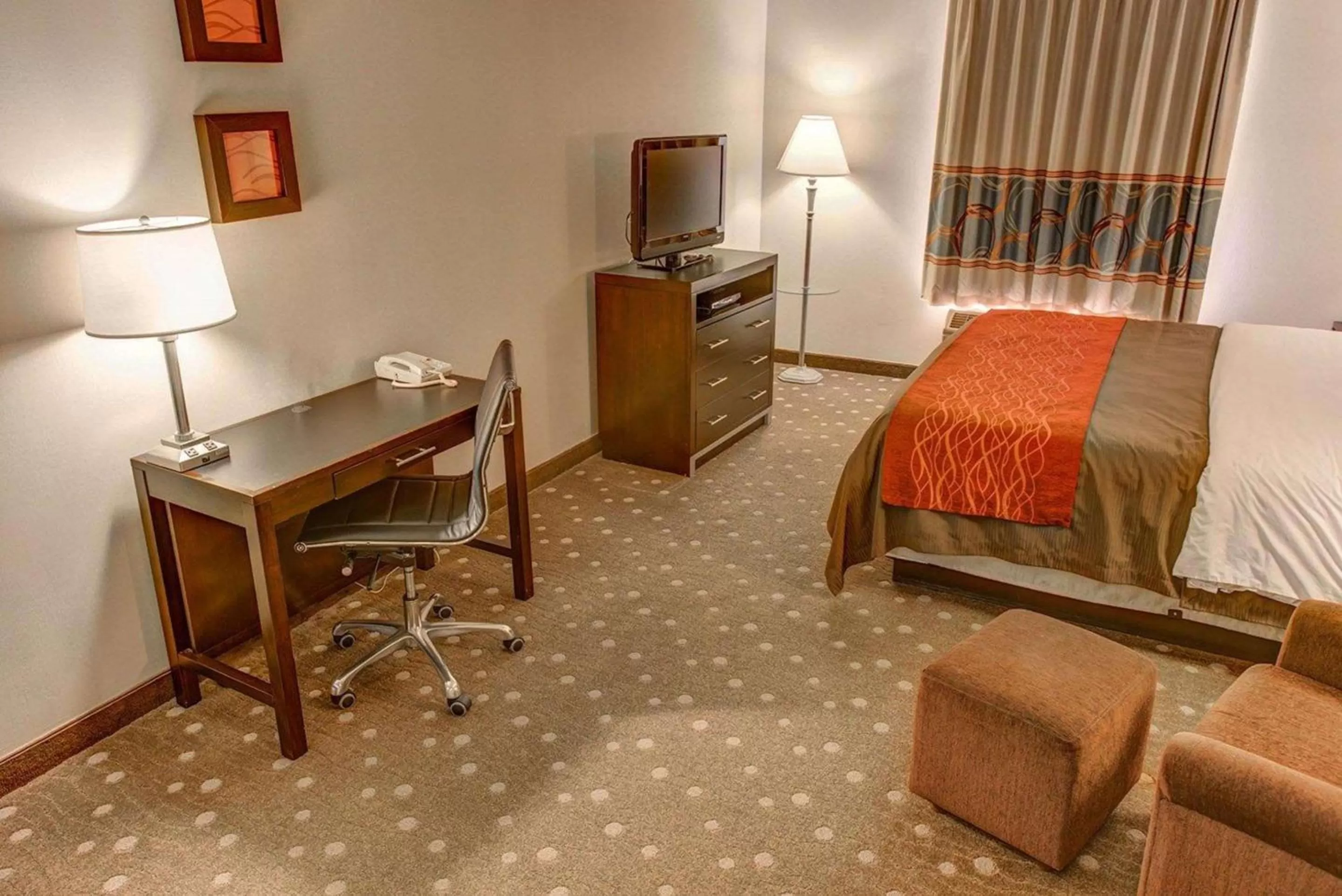 Photo of the whole room, Bed in Comfort Inn Pittsburgh Crafton