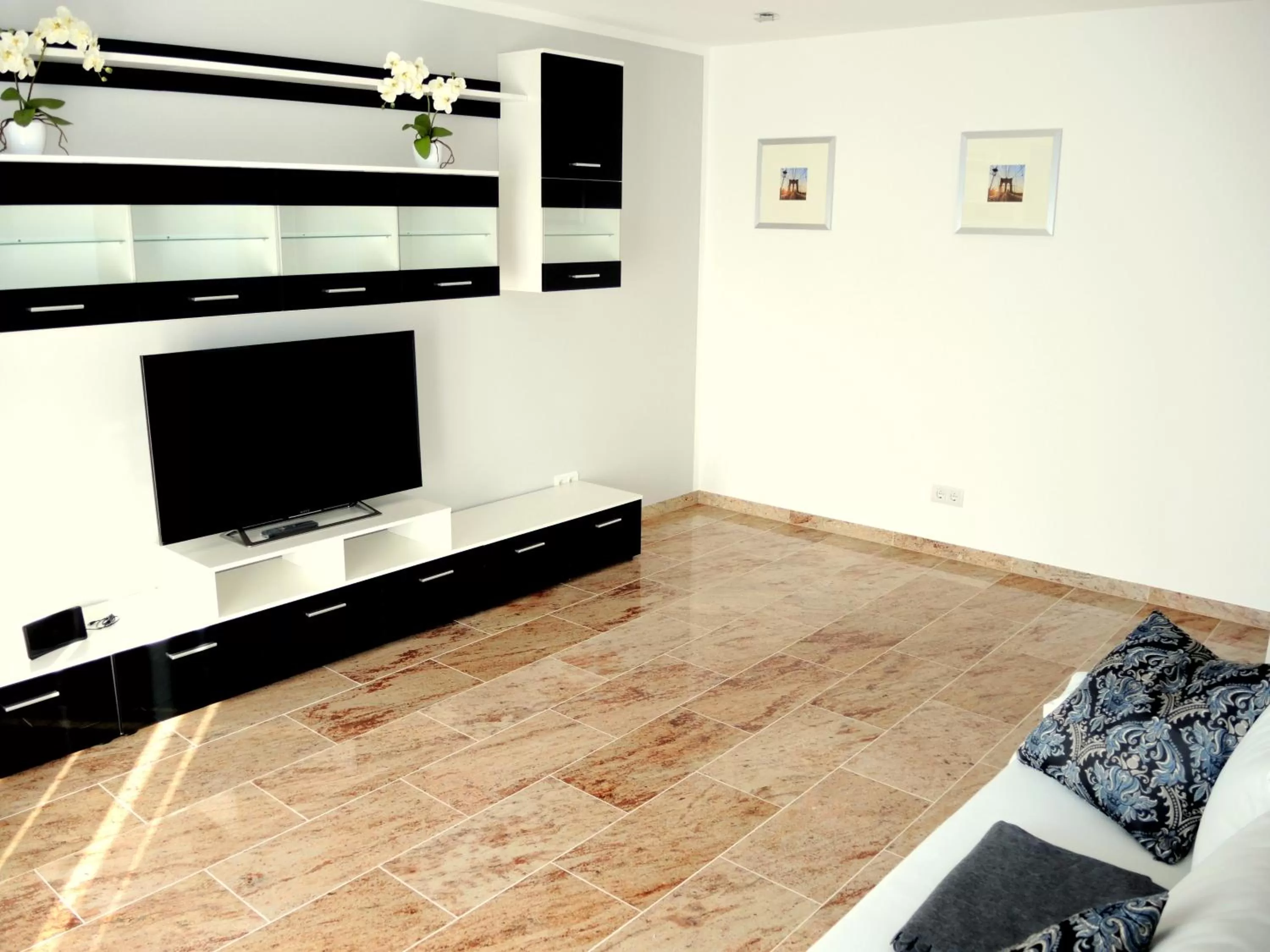 Communal lounge/ TV room in Merkel Villa Apartamente