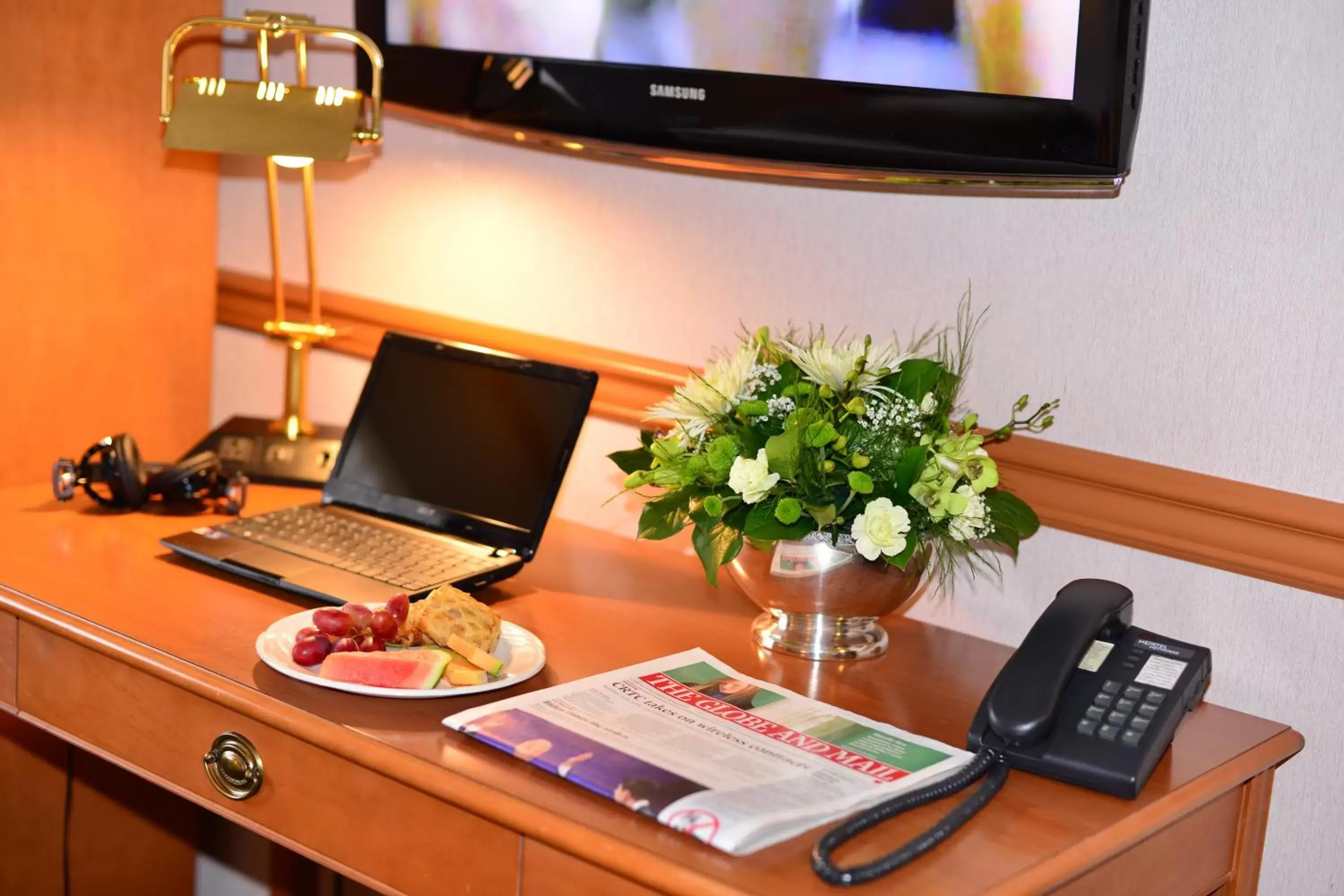 Seating area, TV/Entertainment Center in The Hospitality Inn