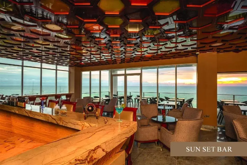 Lounge or bar in Marino Beach Colombo