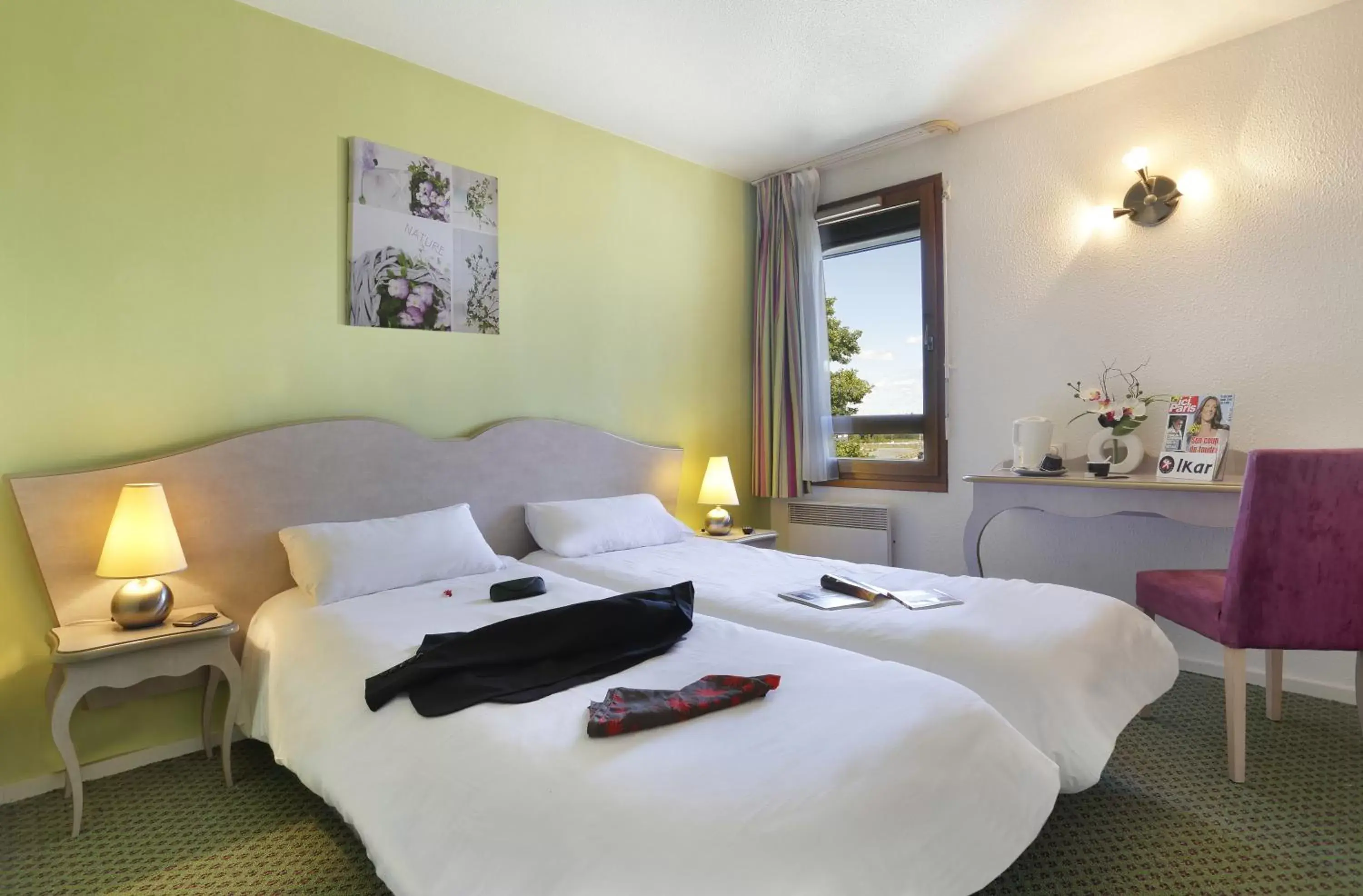 Bedroom, Bed in Hôtel Ikar, Blois Sud