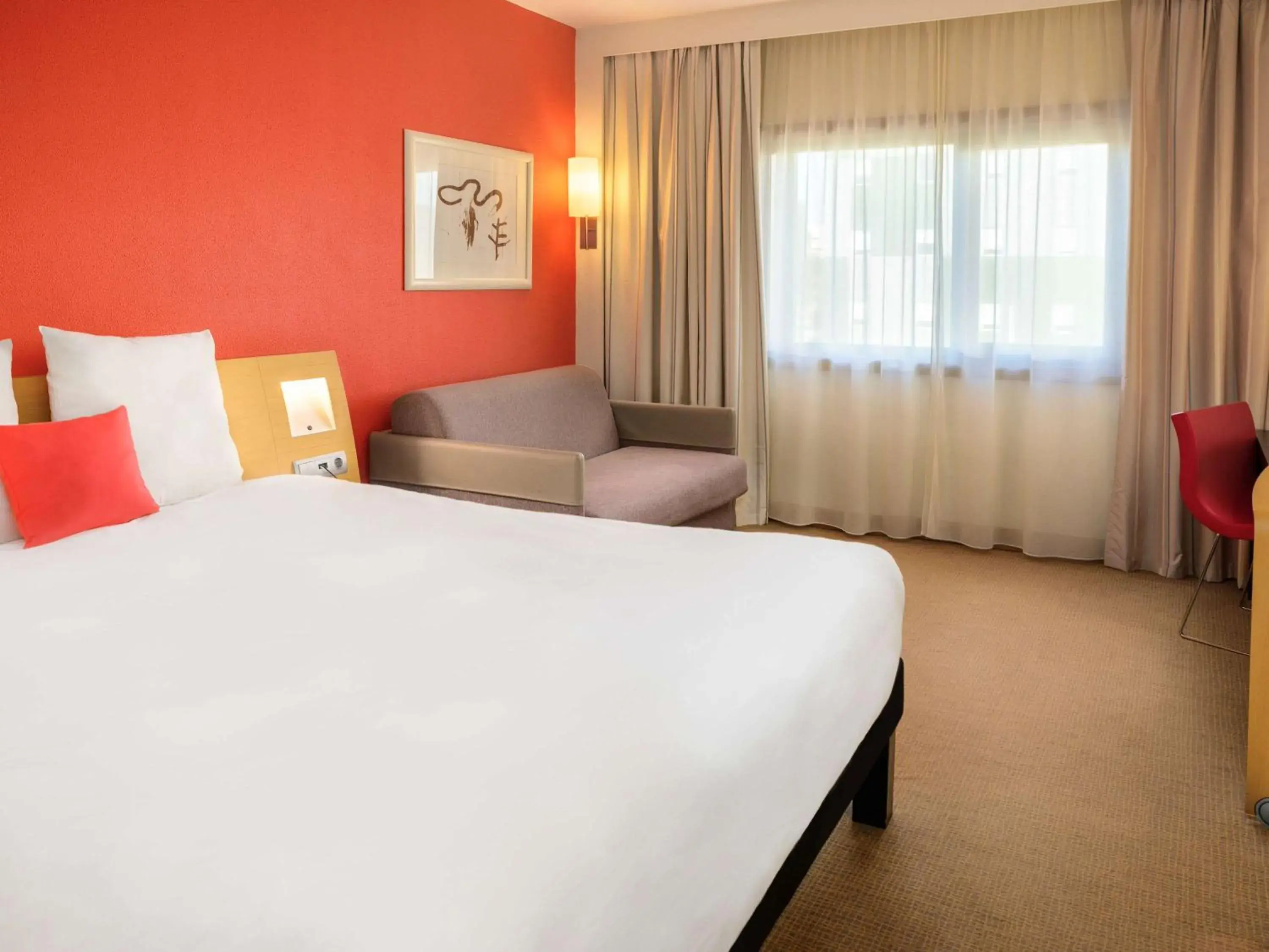 Photo of the whole room, Bed in Novotel Porto Gaia