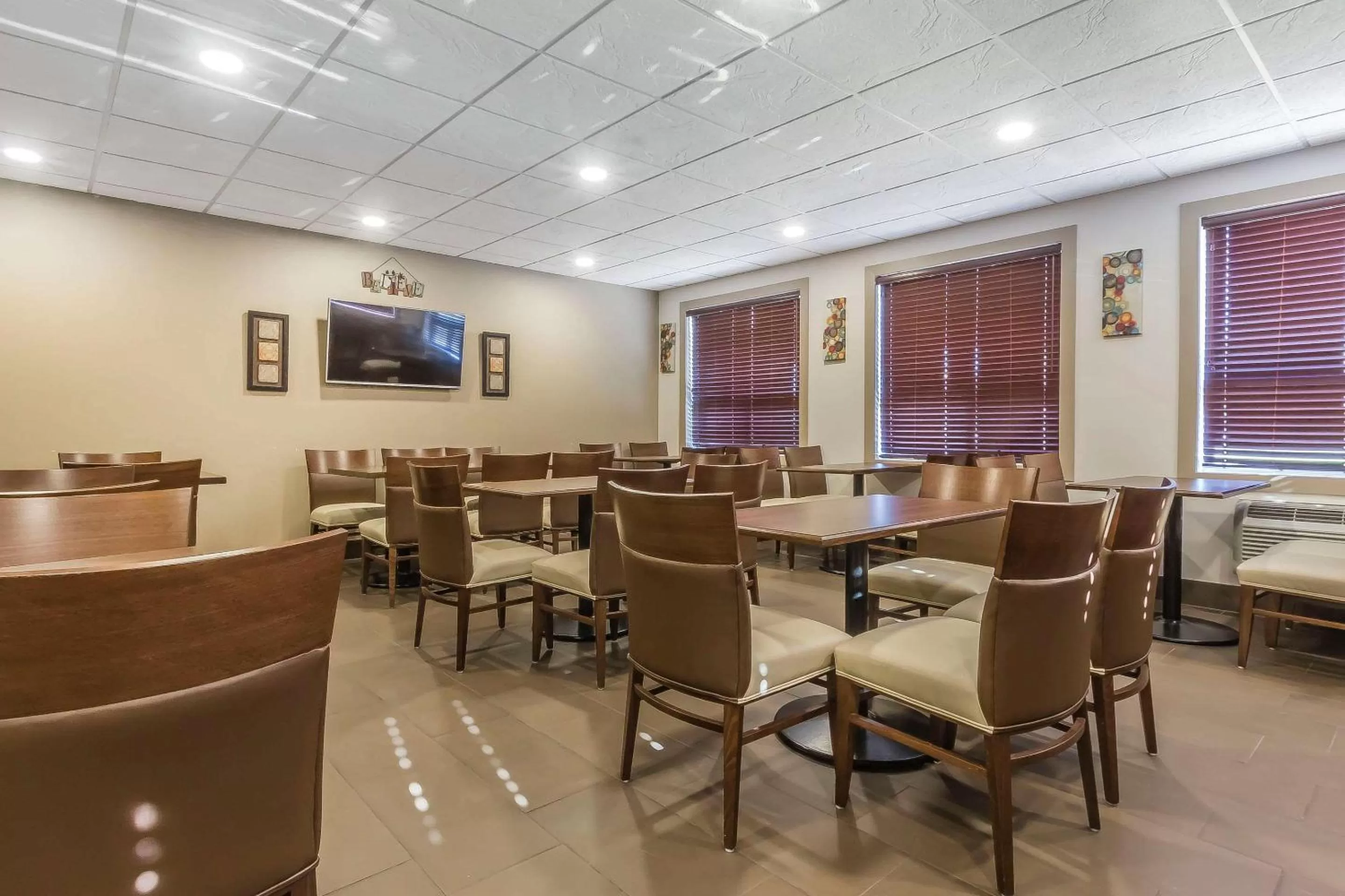 Restaurant/places to eat in Comfort Inn & Suites