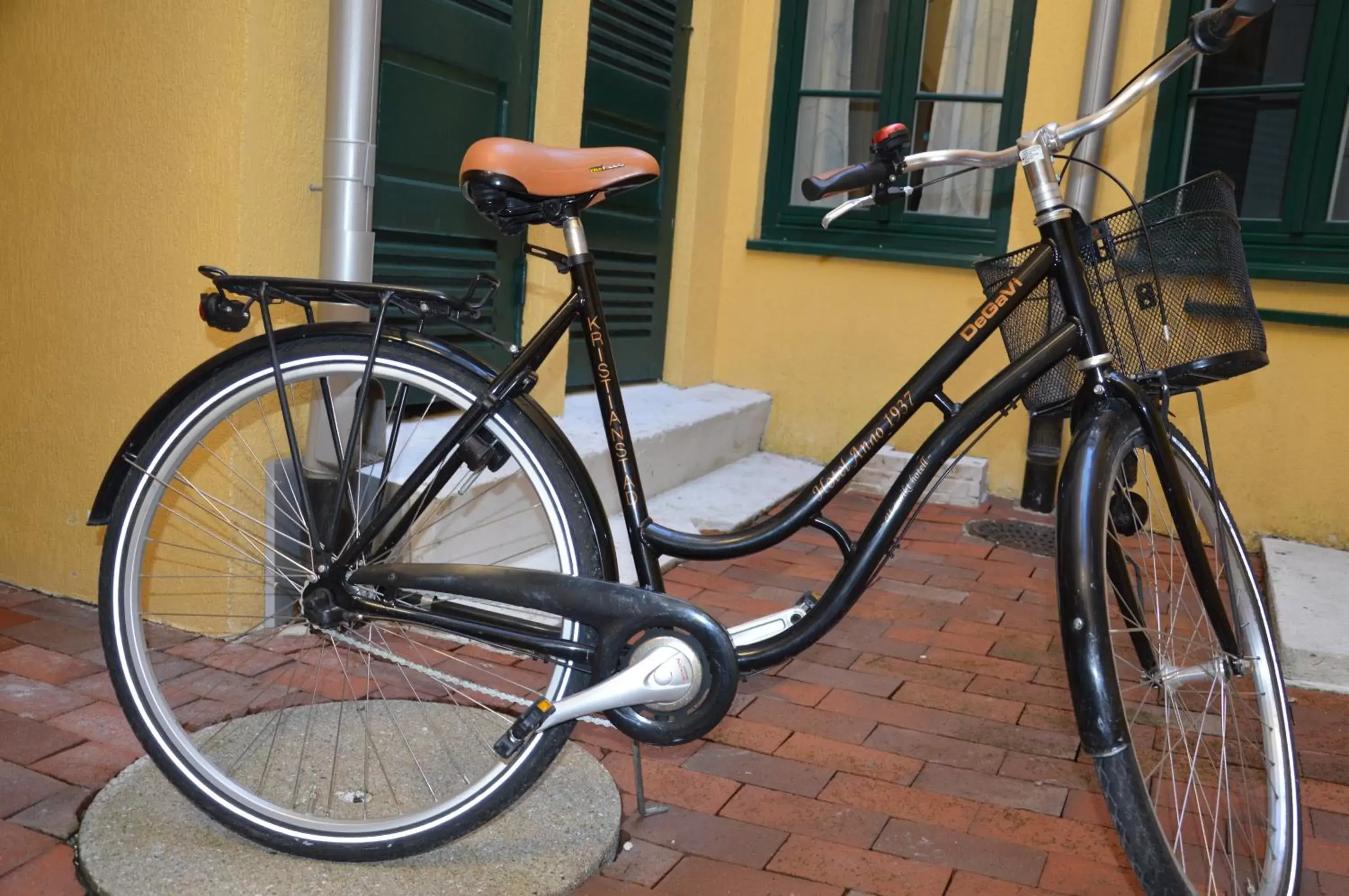 Cycling, Biking in Best Western Hotel Anno 1937