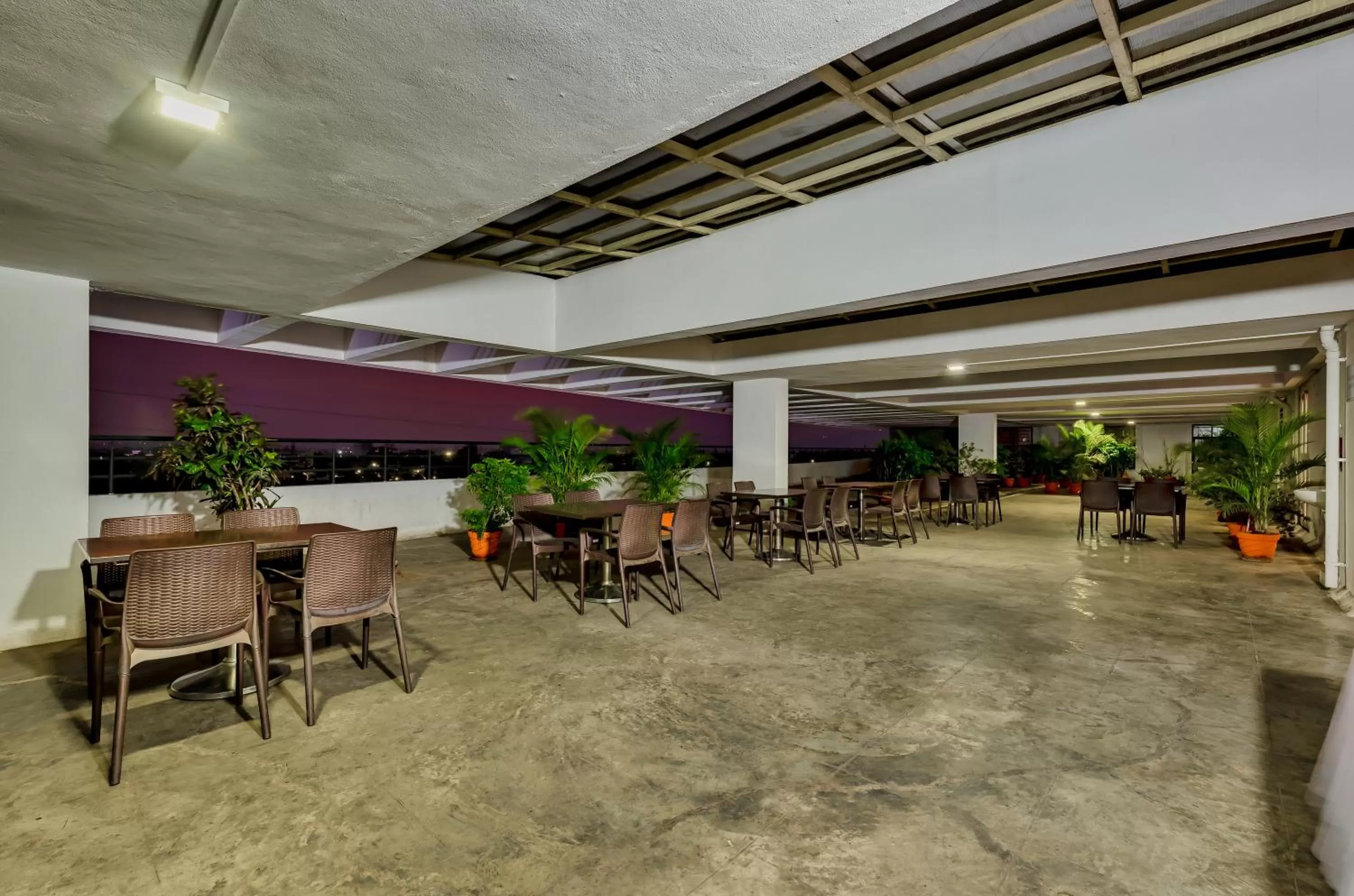 Restaurant/places to eat in Hotel Galaxy Inn Kolhapur