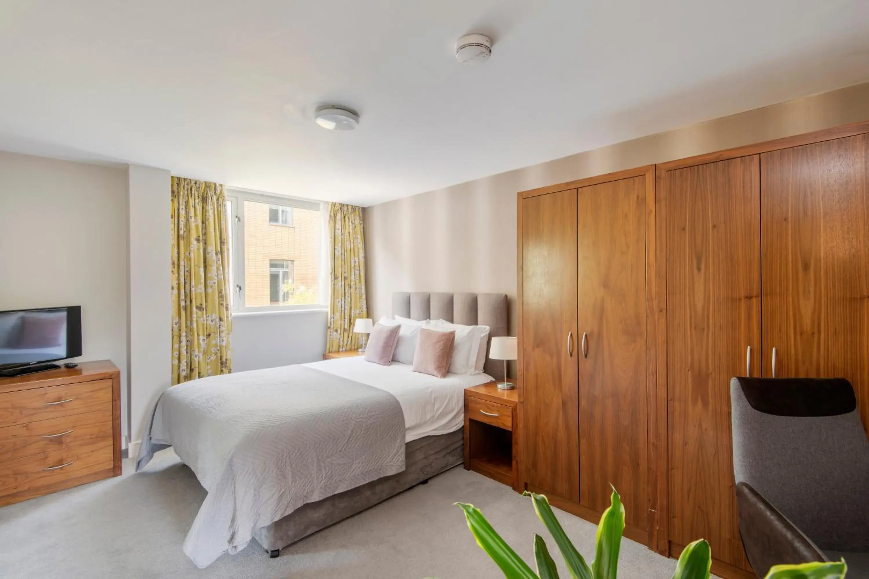 Bedroom, Bed in SACO Holborn – Lamb’s Conduit St