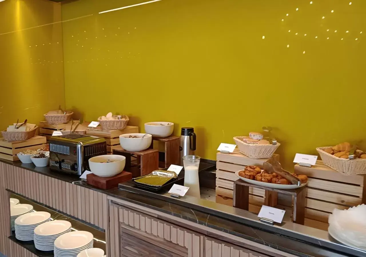 Breakfast in Ramada Encore by Wyndham Indore Nipania Breakfast in Ramada Encore by Wyndham Indore Nipania