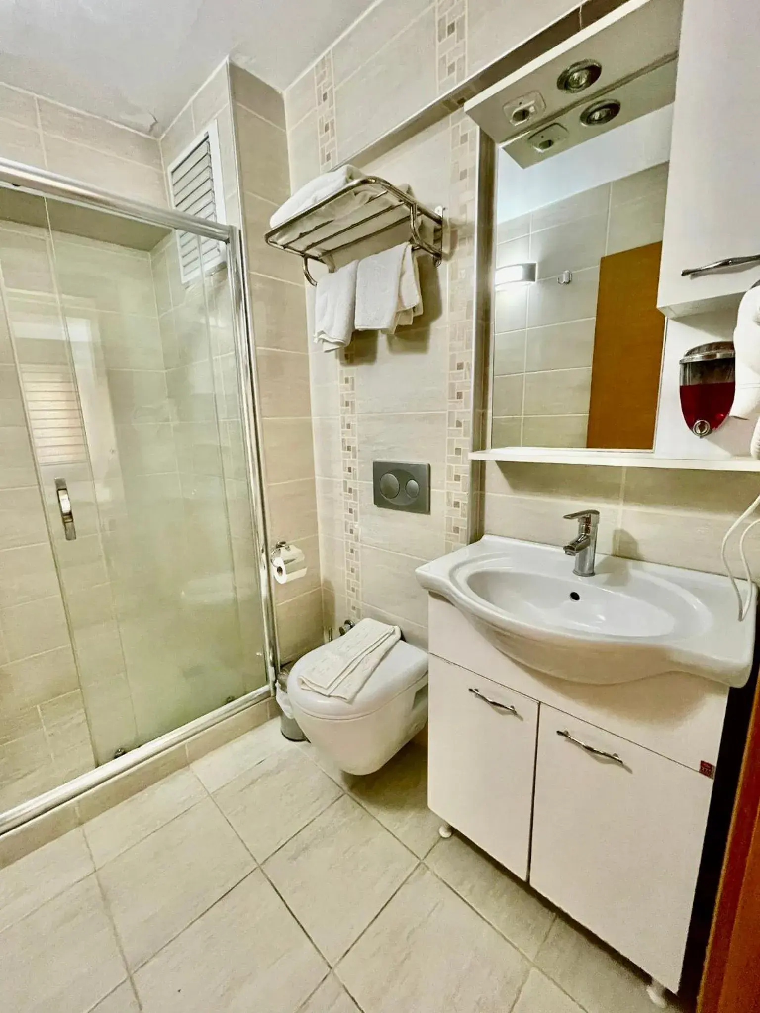 Shower, Bathroom in Timeks Hotel