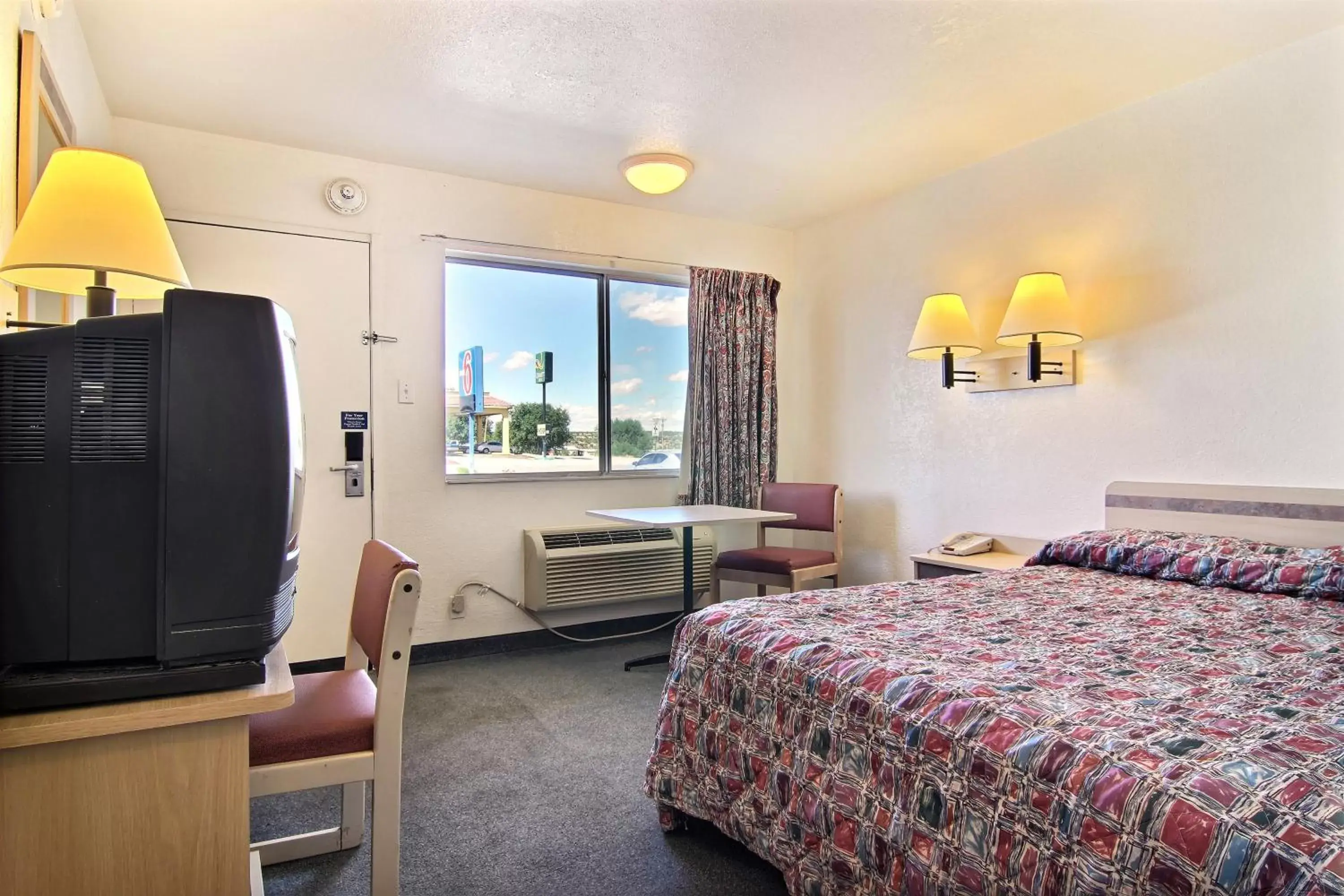 Bedroom in Motel 6-Santa Rosa, NM
