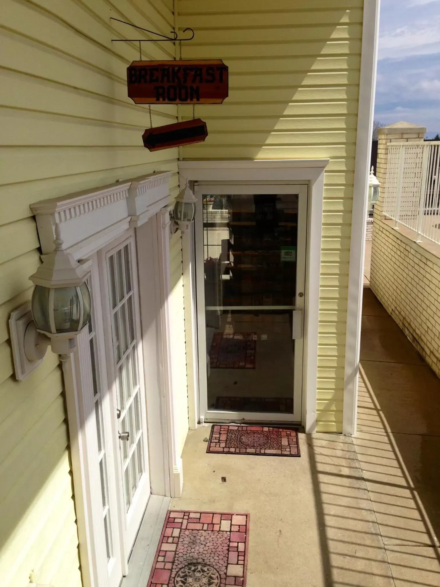 Facade/entrance in Spinning Wheel Inn