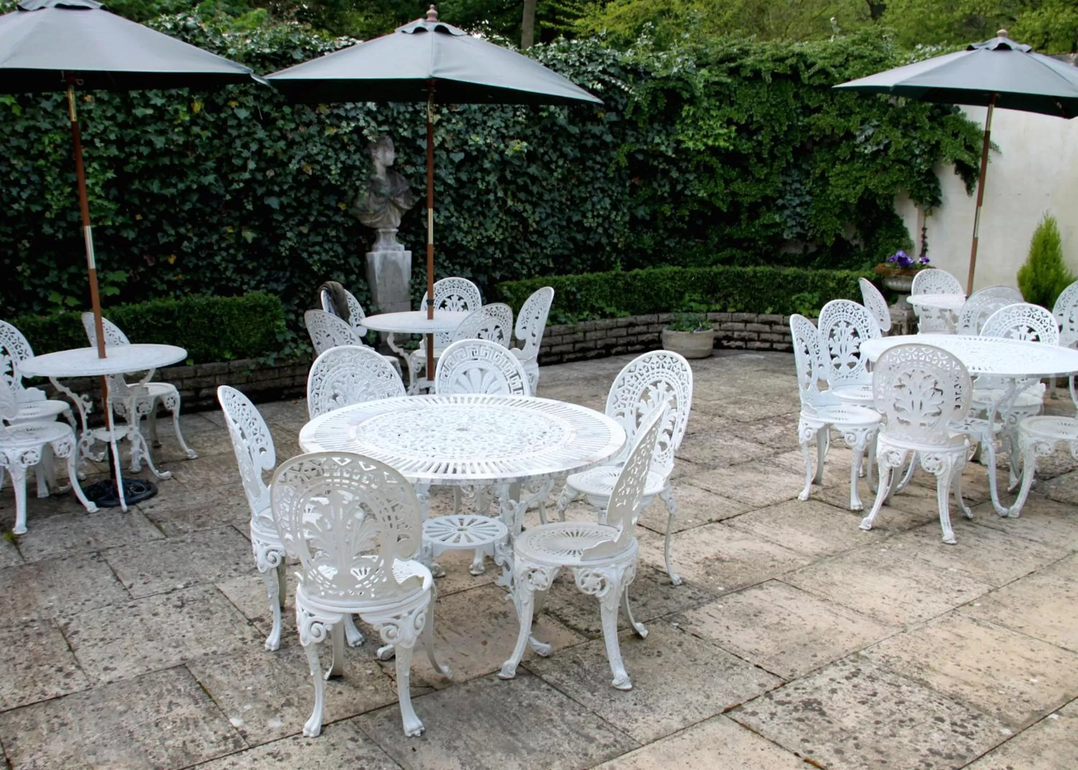 Patio in Lydiard Park Hotel