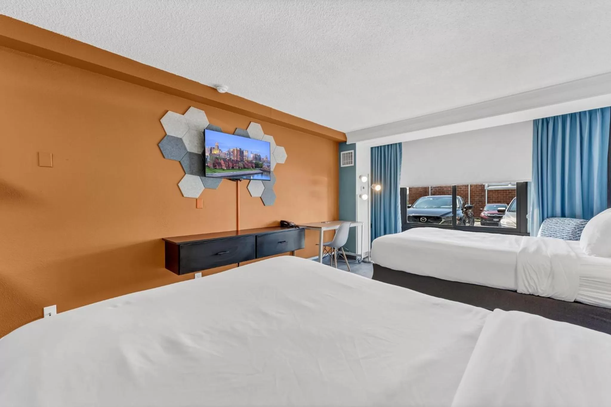 Bed in Buffalo Airport Hotel