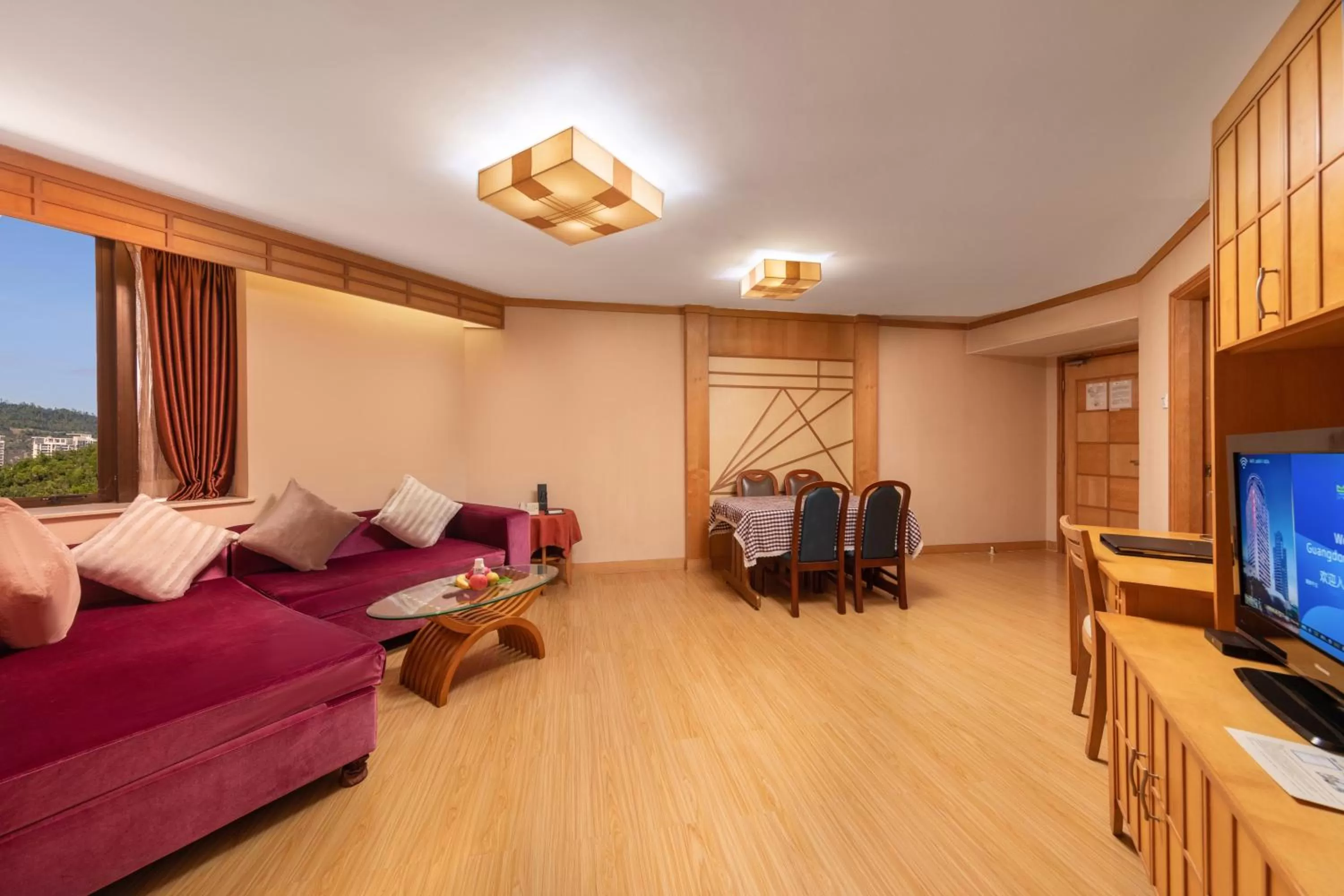 Communal lounge/ TV room in Guangdong Hotel (Zhuhai)