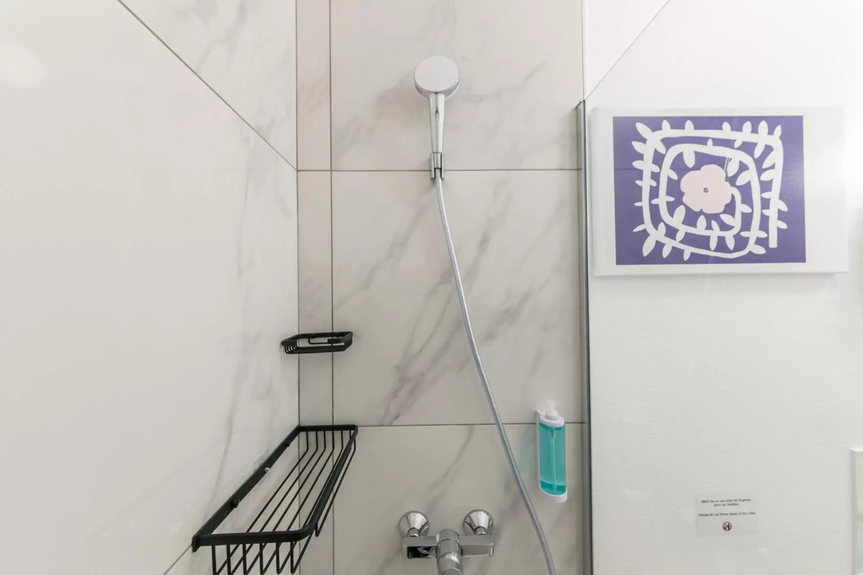 Shower, Bathroom in Apartments WS Haussmann - La Fayette