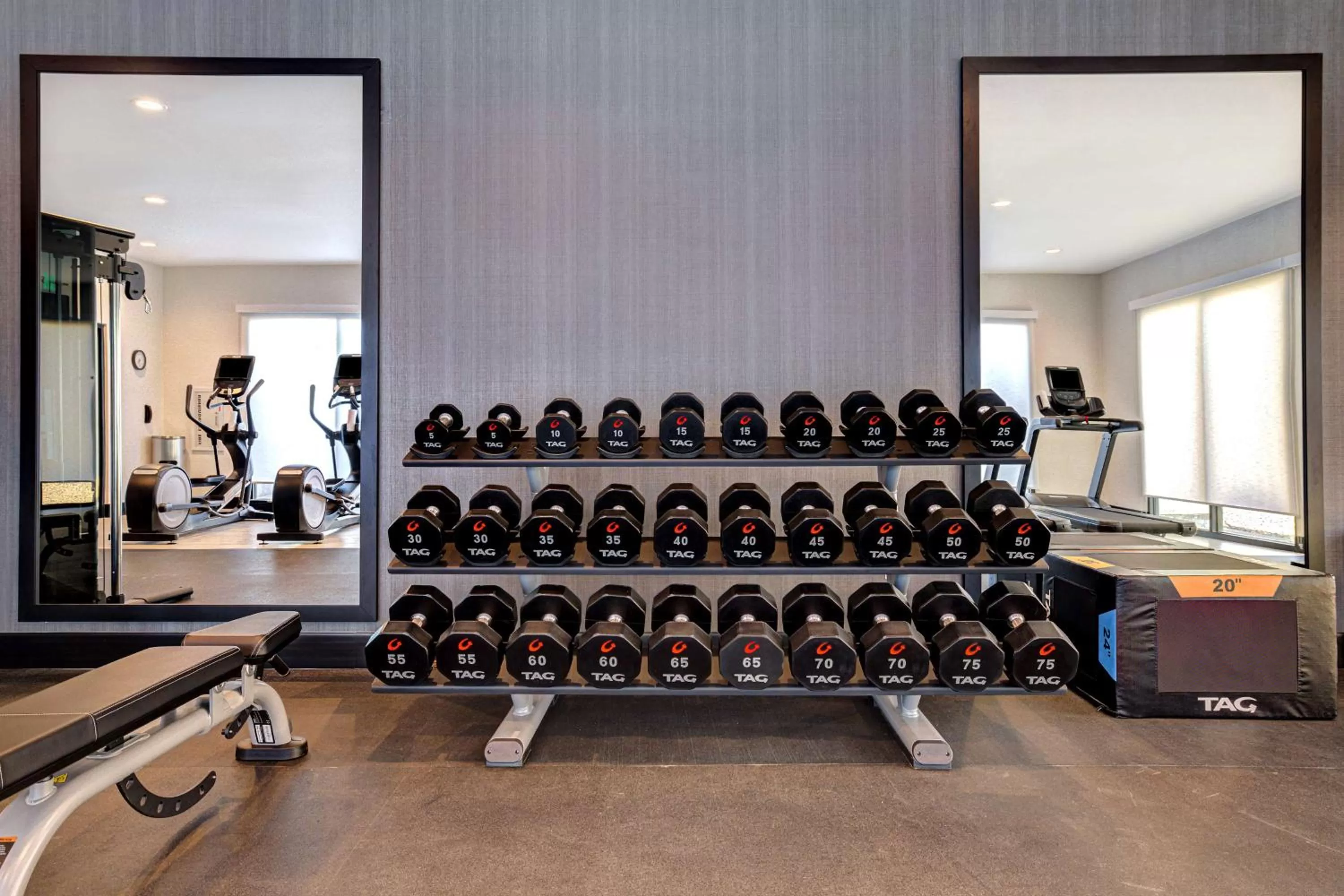 Fitness centre/facilities in Doubletree By Hilton Palmdale, Ca