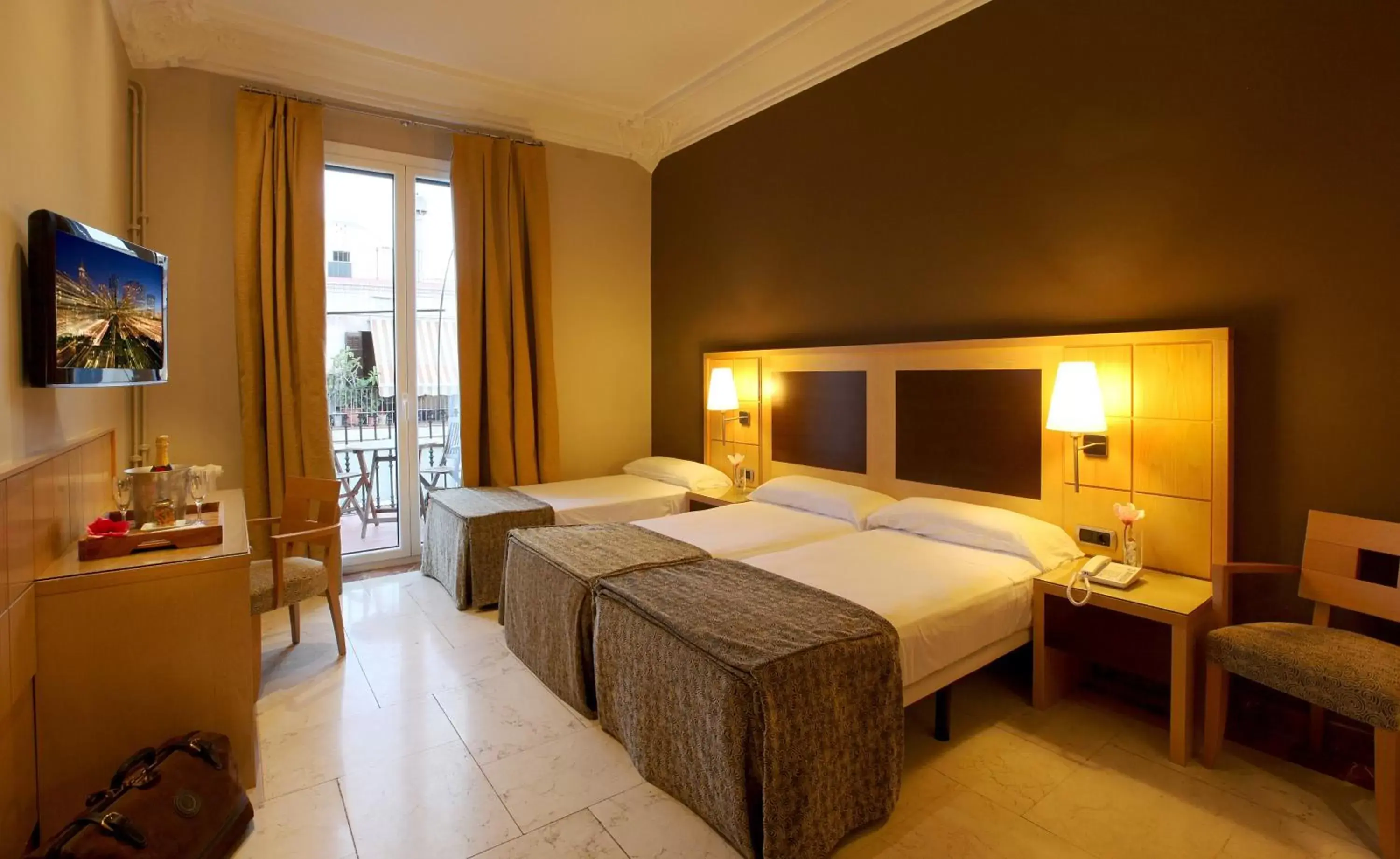 Photo of the whole room, Bed in Hotel Nouvel
