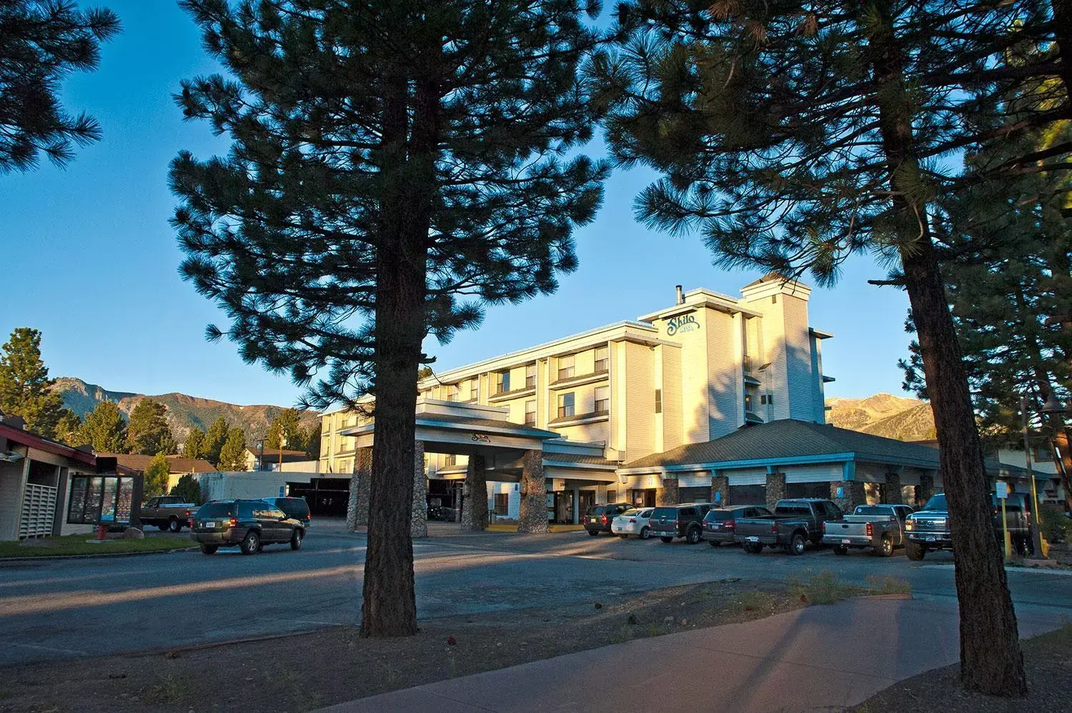 Property Building in Shilo Inn Mammoth Lakes