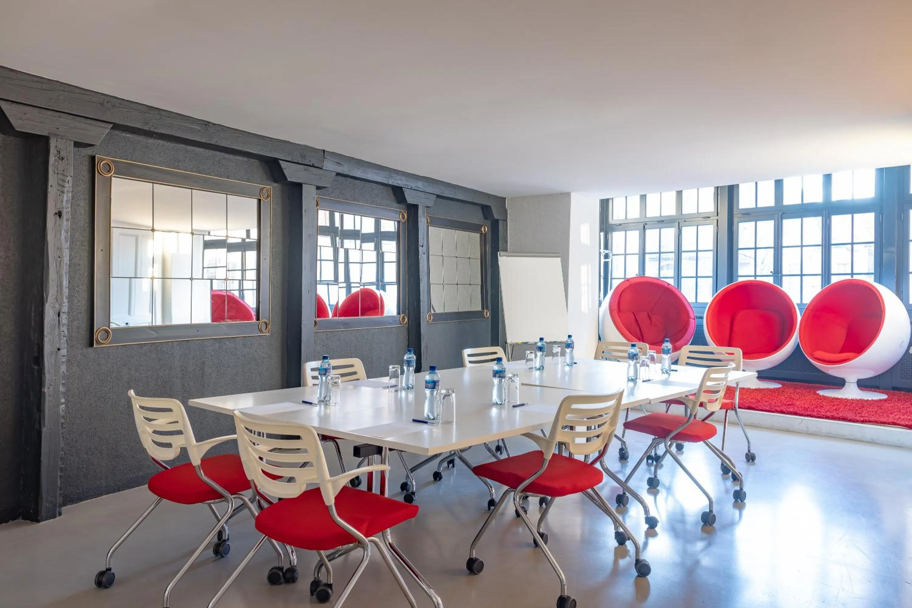 Meeting/conference room in Tralala Hotel Montreux