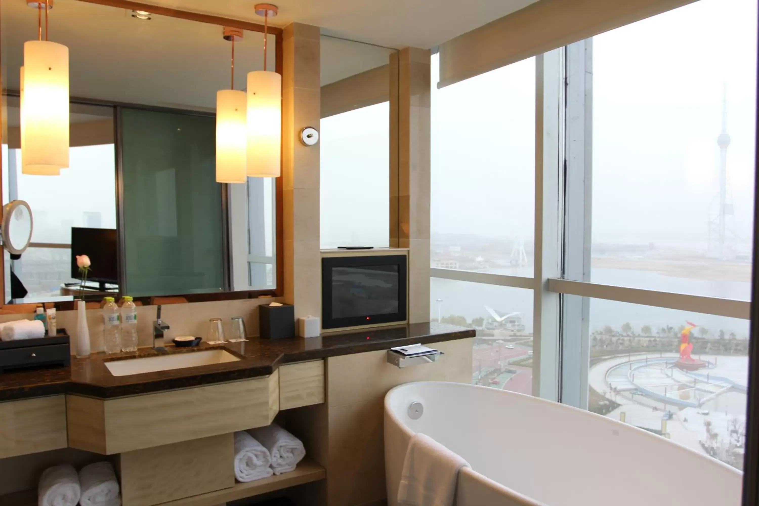 Bathroom in Pullman Linyi Lushang