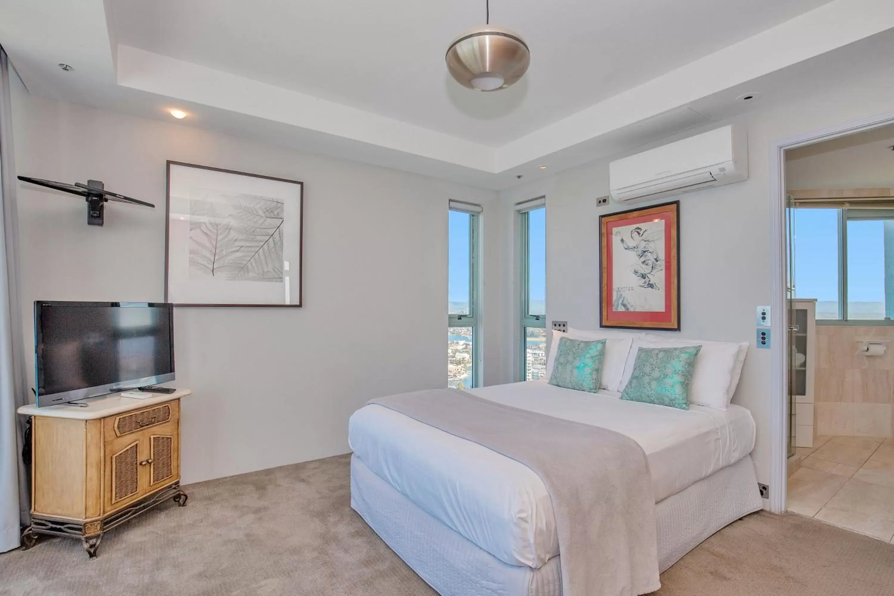 Photo of the whole room, Bed in The Waterford on Main Beach