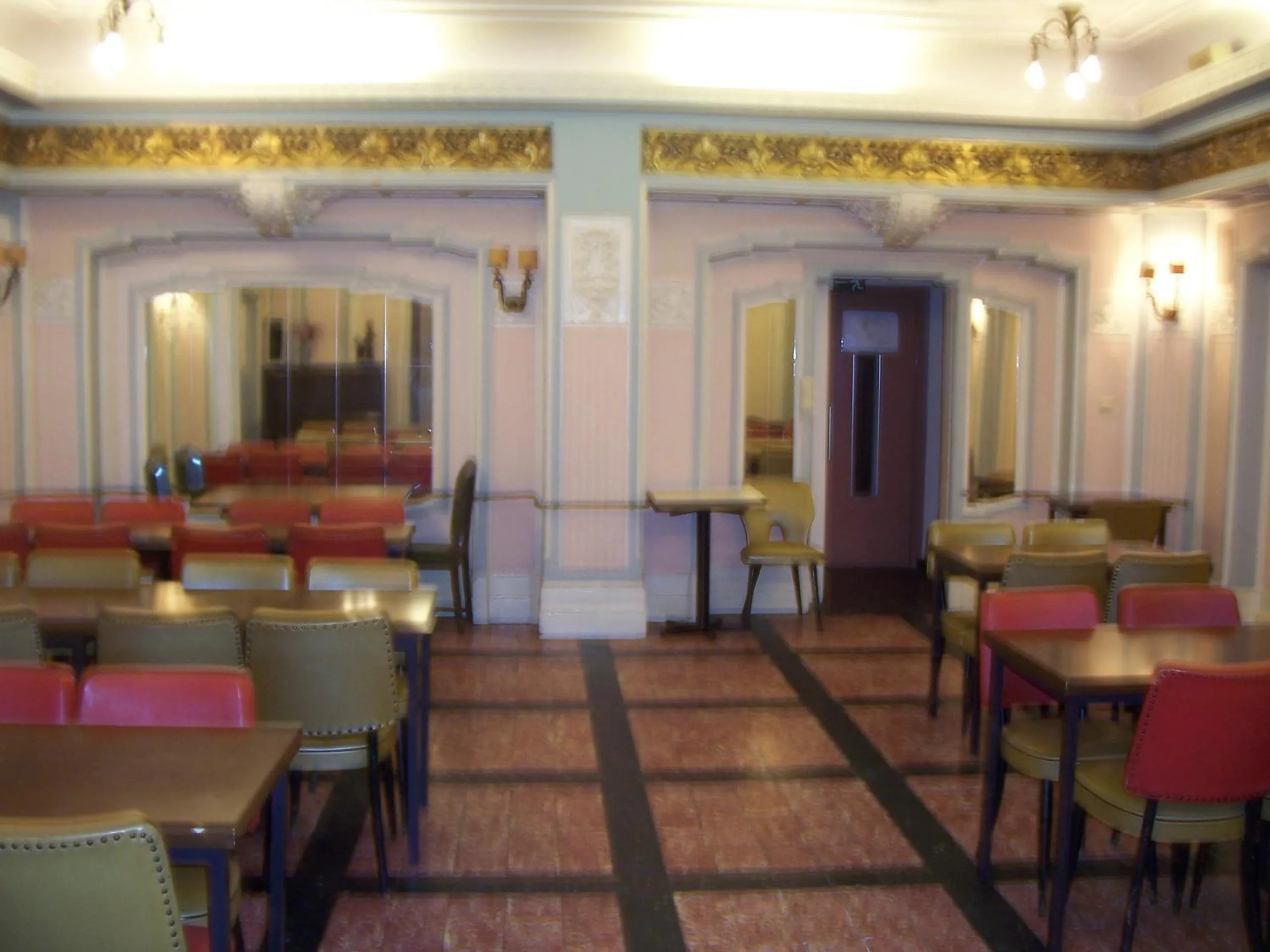 Restaurant/places to eat, Lounge/Bar in Hotel Manhattan