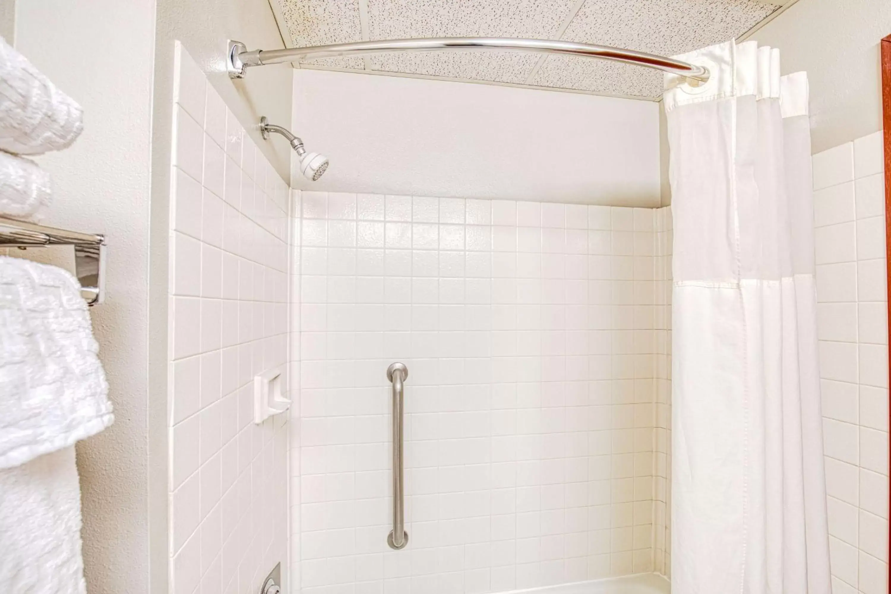 Bathroom in Best Western Green Valley Inn