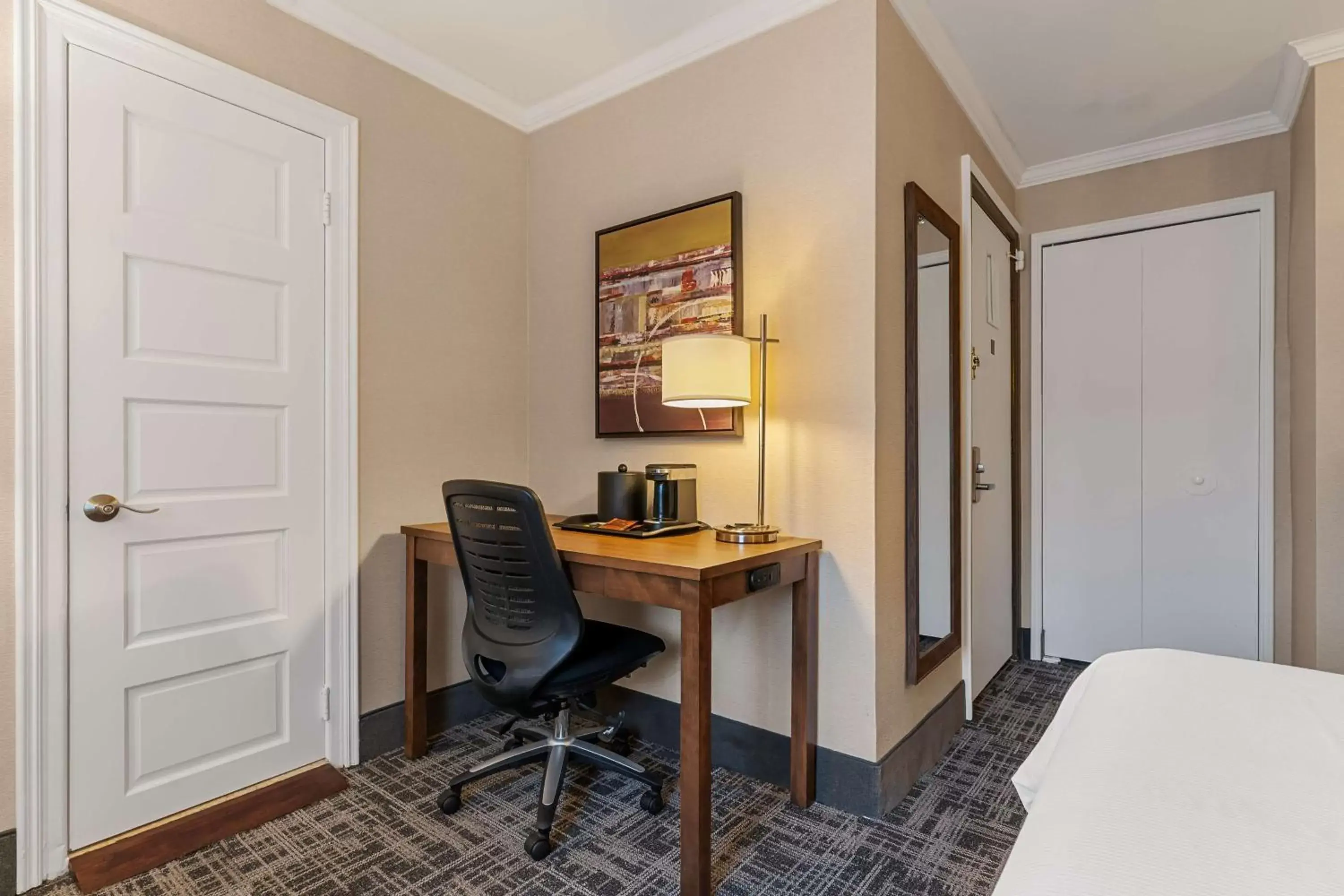 Bedroom in Best Western Ville-Marie Hotel & Suites