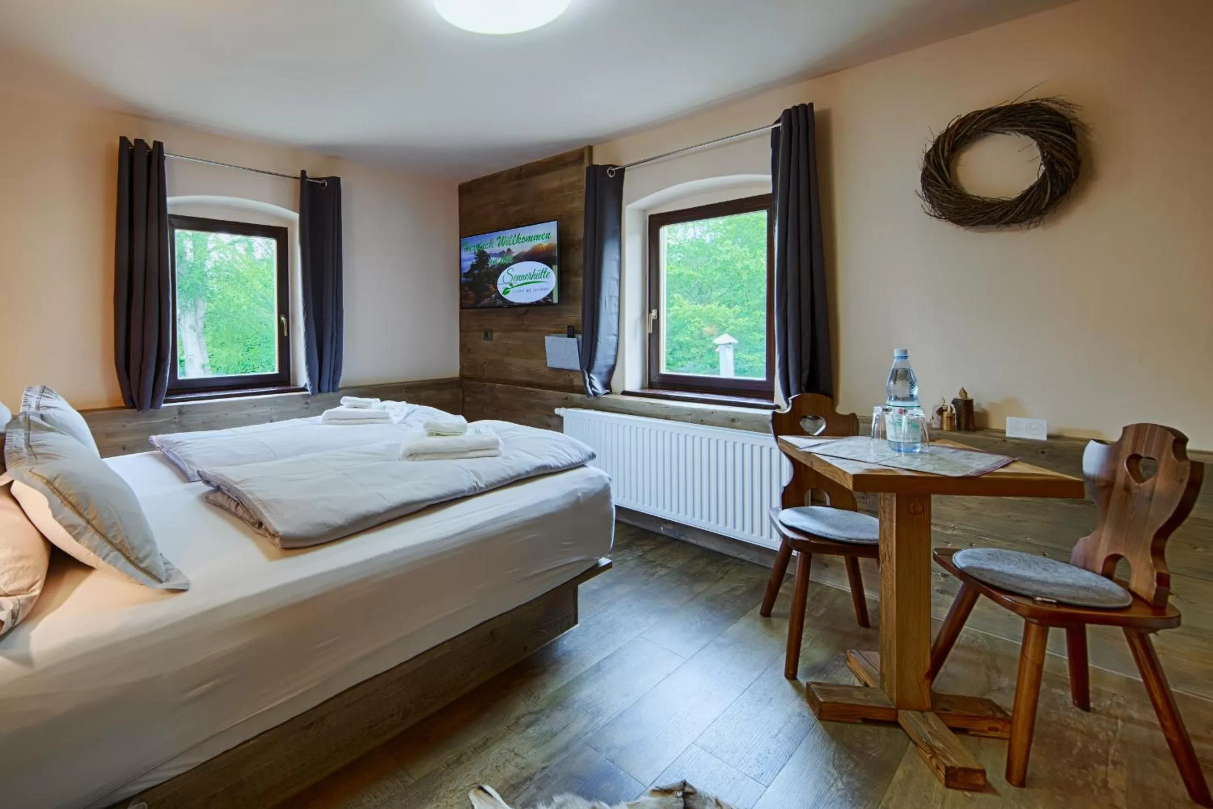 Photo of the whole room, Bed in Sennerhütte Landhotel