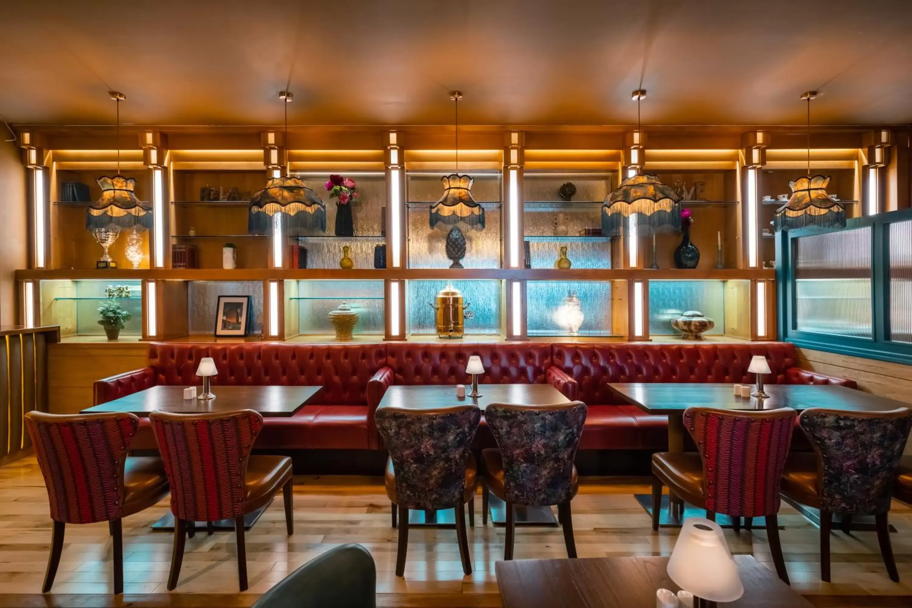 Restaurant/places to eat in Raheen Woods Hotel Restaurant/places to eat in Raheen Woods Hotel