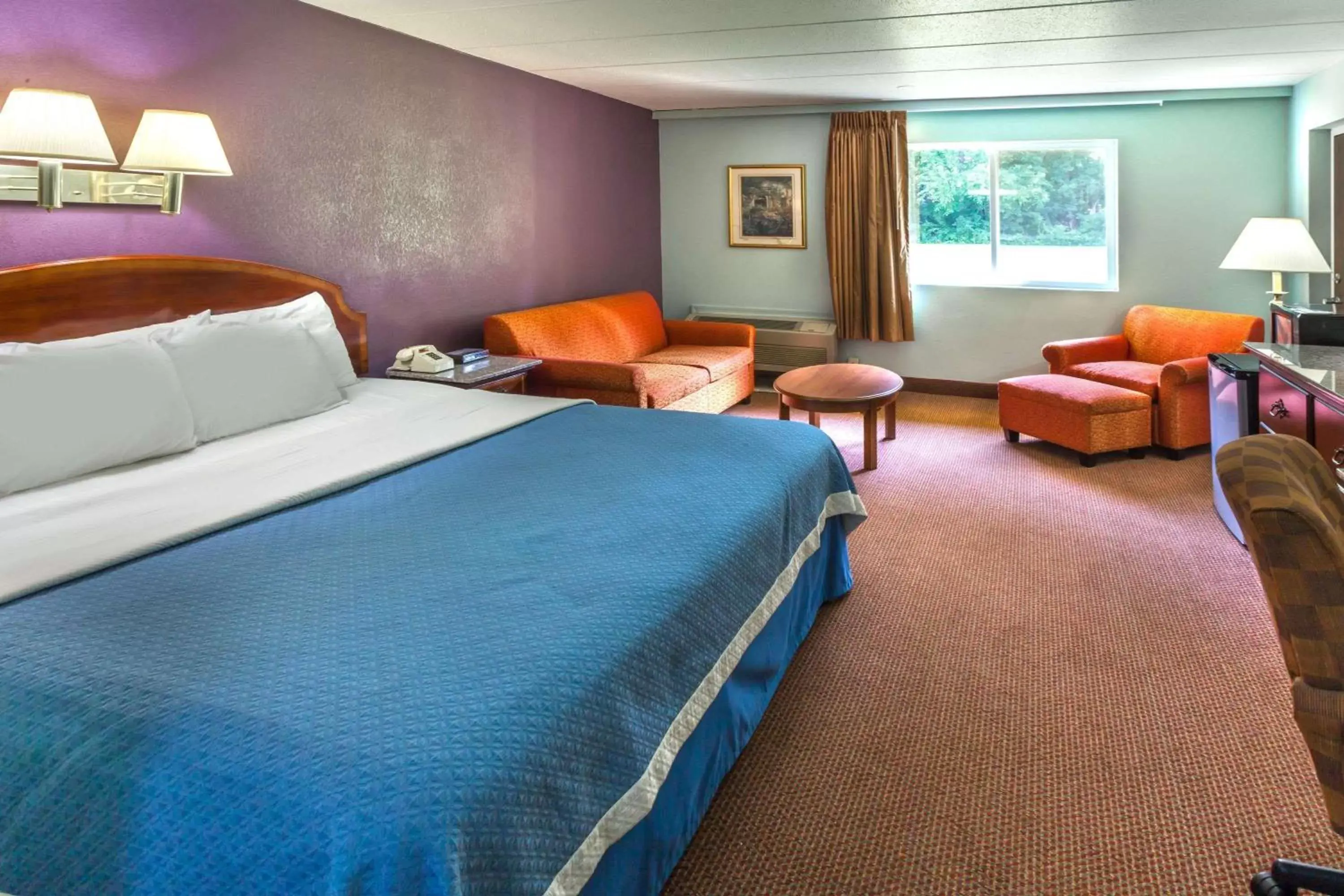 Photo of the whole room in Days Inn by Wyndham Portage