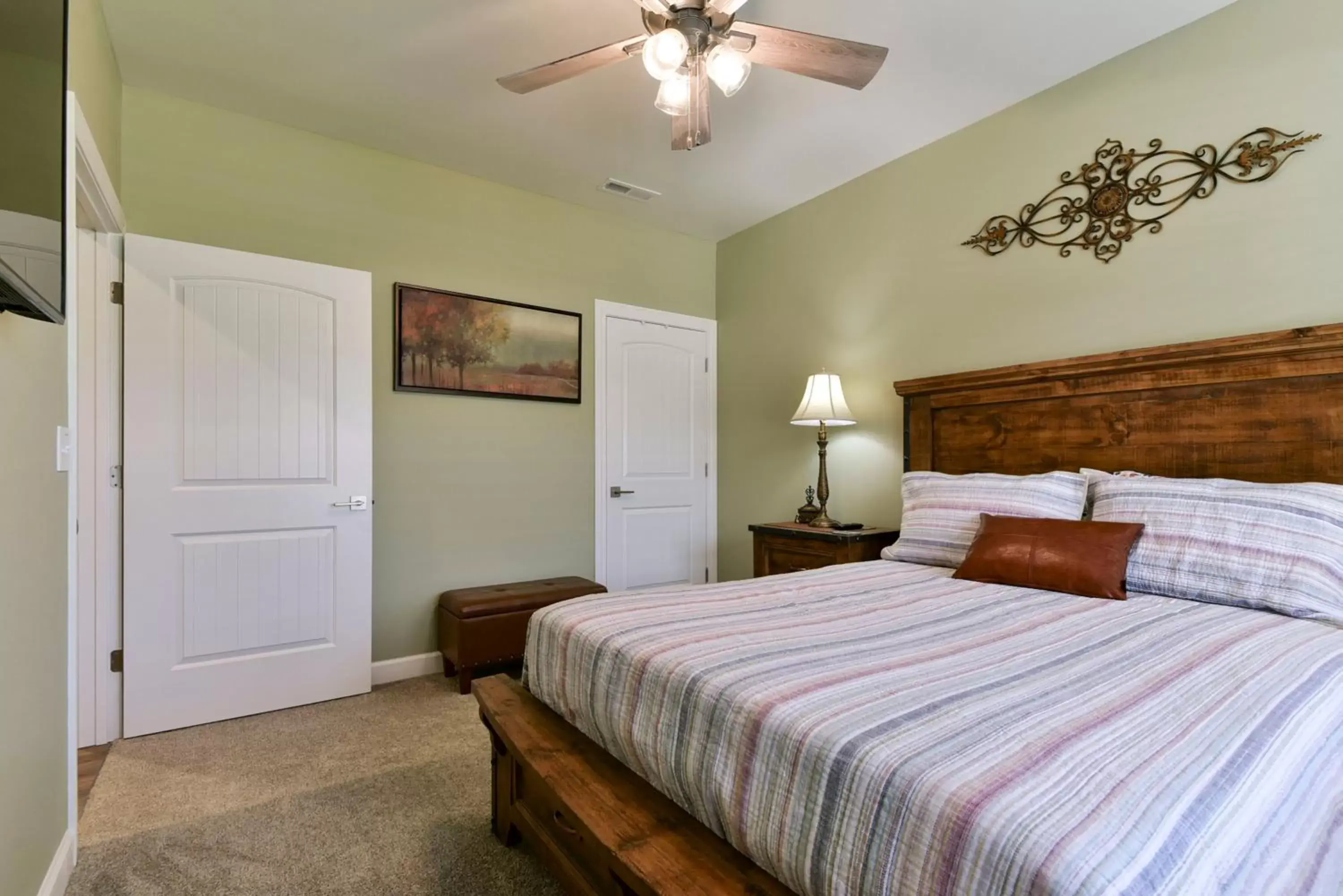 Bed in Luxury Condos at Thousand Hills - Branson -Beautifully Remodeled