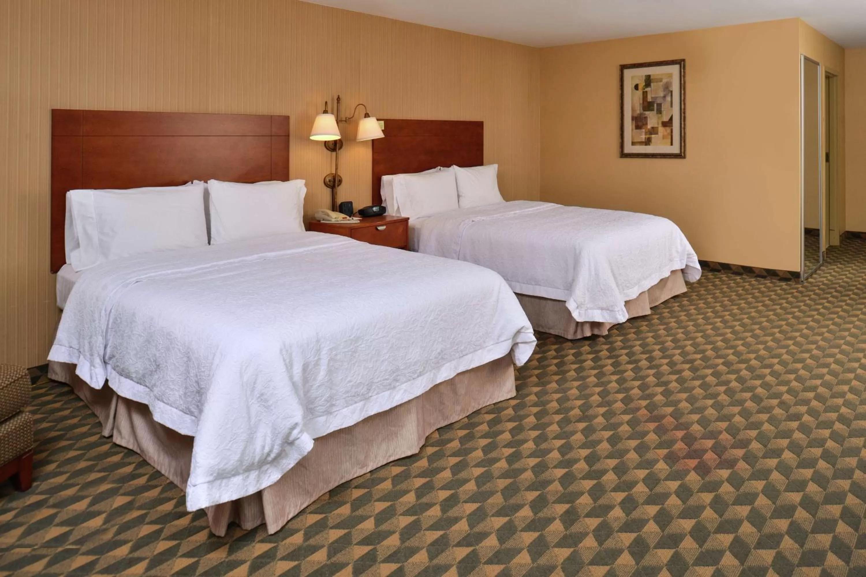 Bed in Hampton Inn Harrison