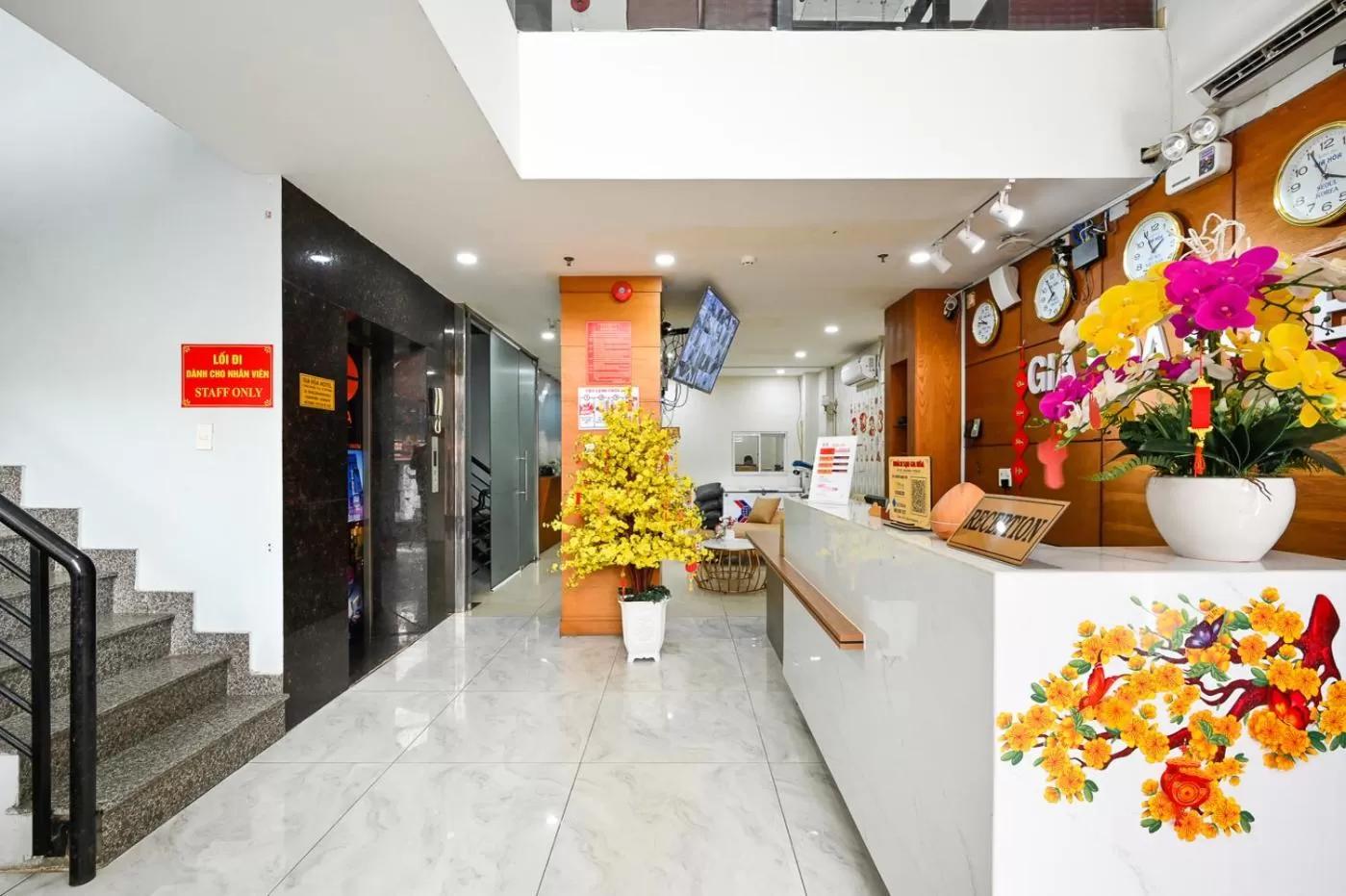 Seating area in Gia Hoa Airport Hotel