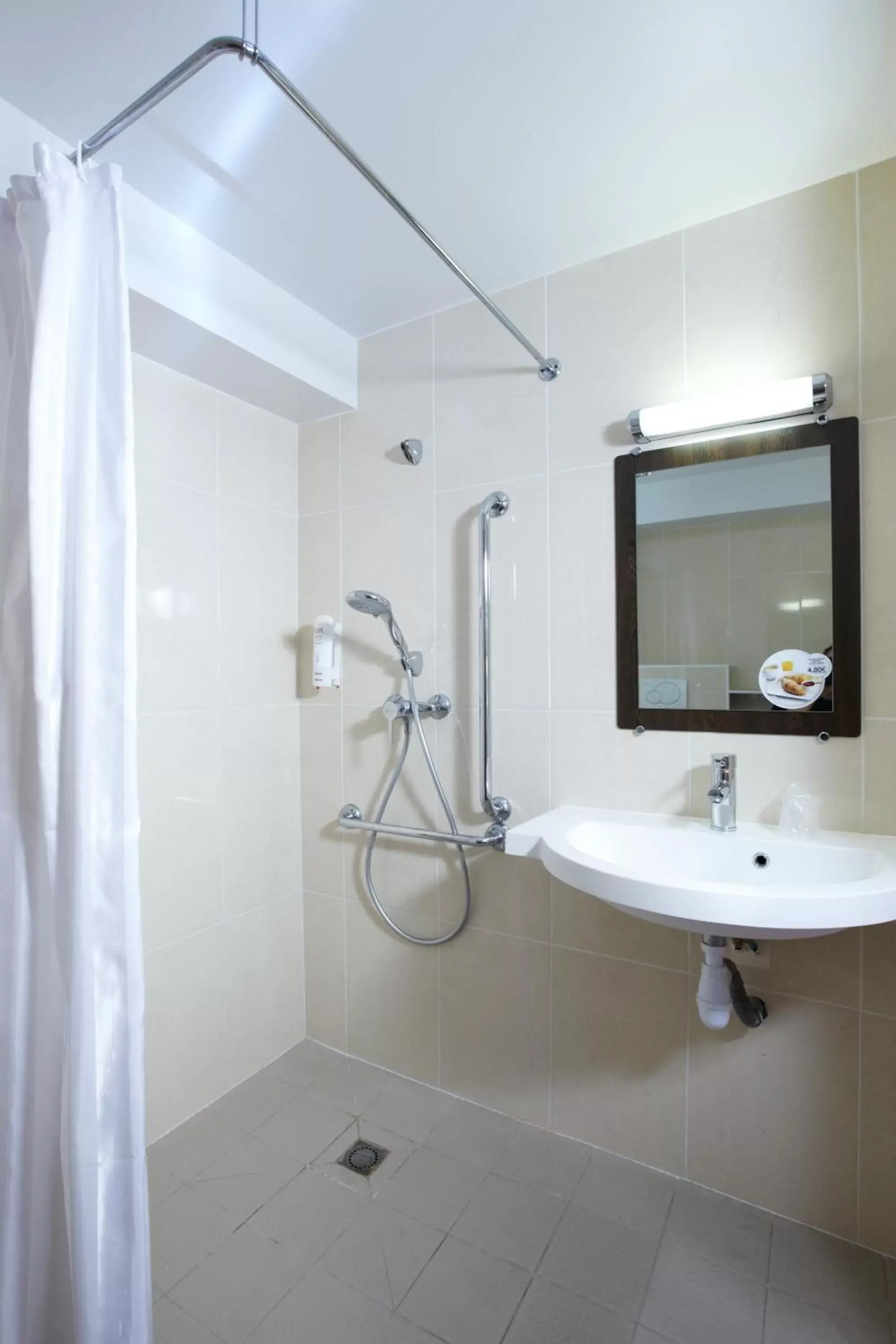 Single Room in Premiere Classe Beziers Single Room in Premiere Classe Beziers