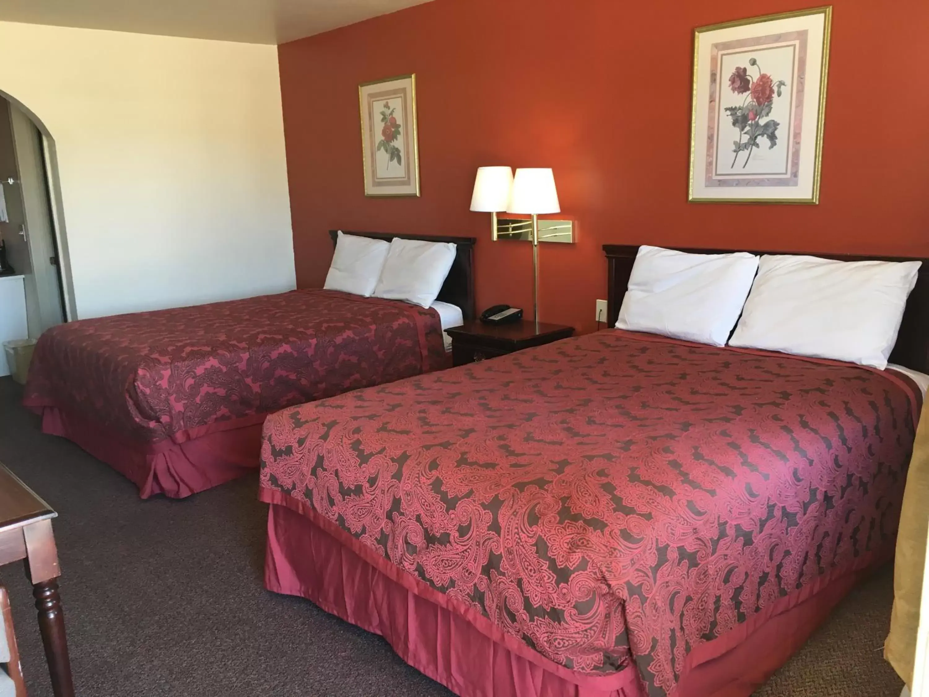 Bedroom, Bed in Western Plaza Inn