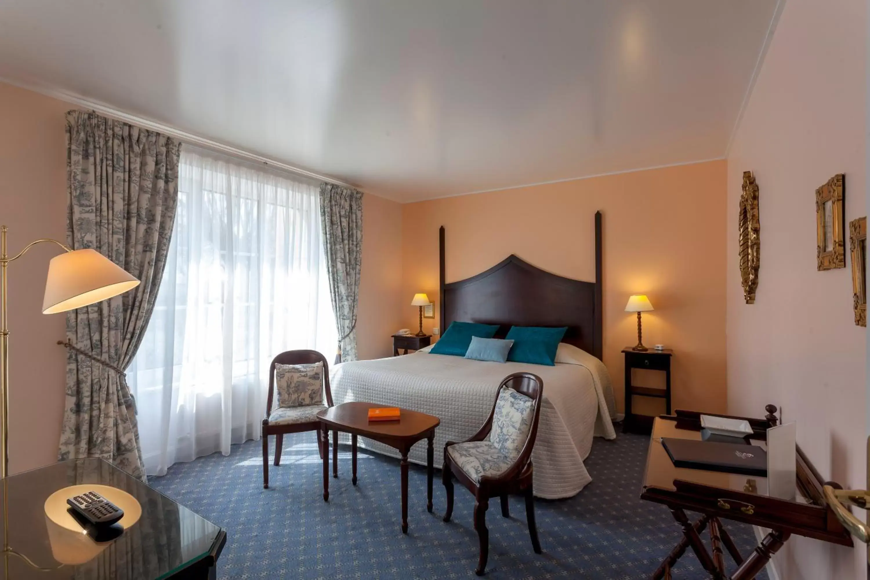 Day, Bed in Grand Hôtel "Château de Sully" - Piscine & Spa