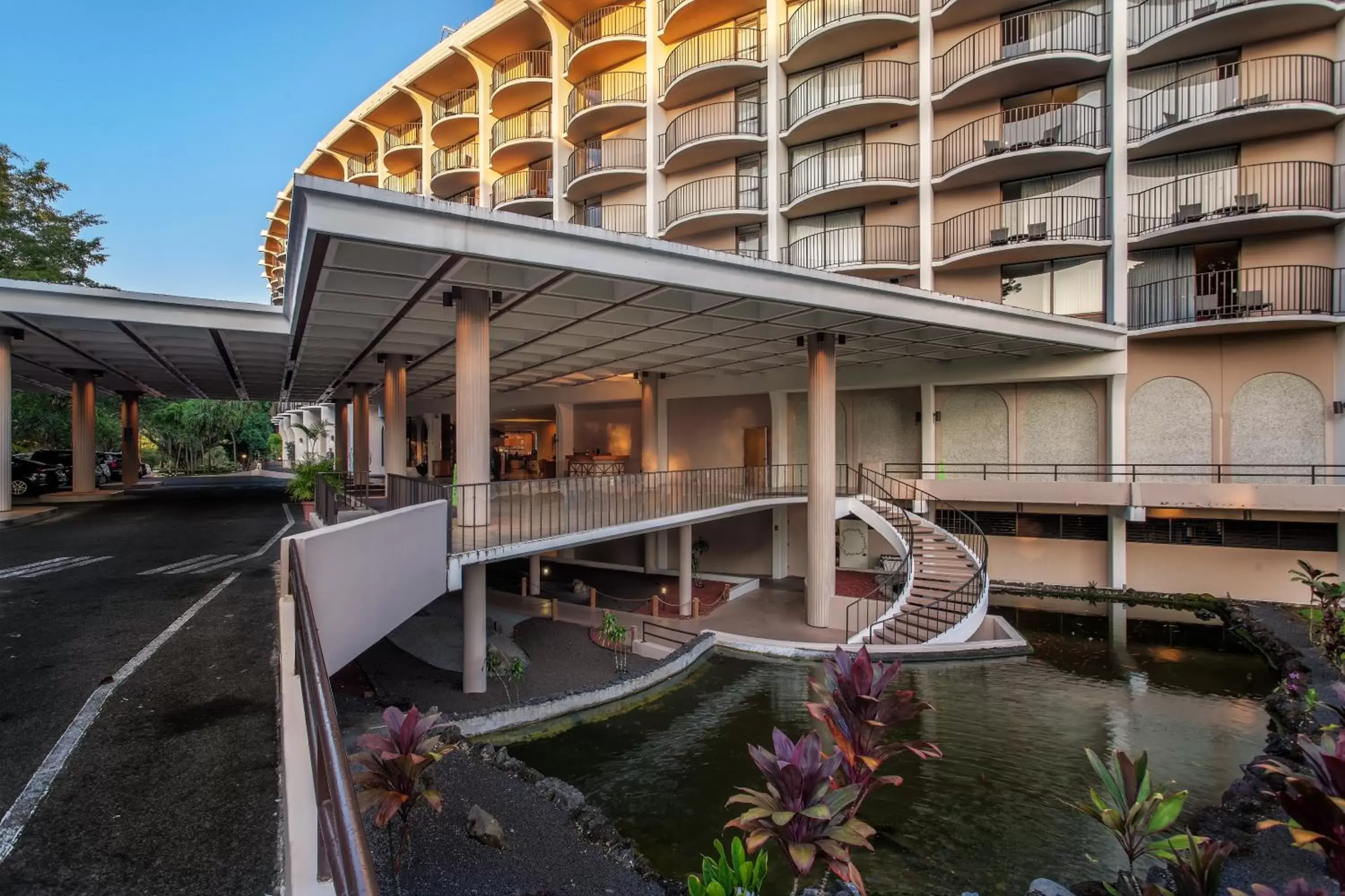 Facade/entrance, Property Building in Castle Hilo Hawaiian Hotel
